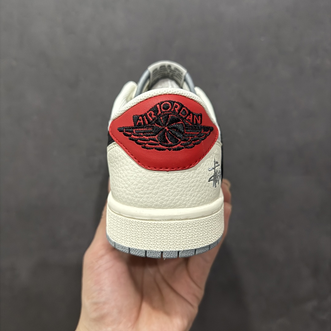 图片[4]-【定制版】Travis Scott x Nike Air Jordan 1 Low x StussynAir Jordan 1 Low 反转白黑小钩翻毛倒钩 纯原版本n全鞋采用原装头层皮，用料扎实 精雕细琢n鞋型极致还原 飞翼3D打印改良 深度立体四线中底拉帮皮料选材 钢印 背胶一应俱全 全新批次 原装原模大底全鞋原厂定制皮料，手感细腻正确折边工艺 完美细节诠释 官方货号：SJ2068 142 Size：36 36.5 37.5 38 38.5 39 40 40.5 41 42 42.5 43 44 44.5 45 编码：HXS320340-莆田鞋批发中心