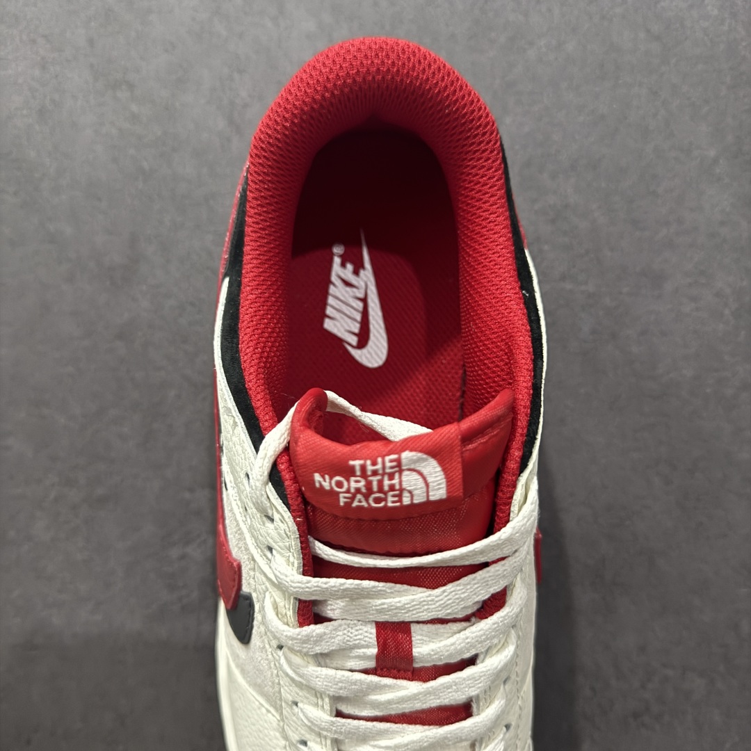 【定制版】Nk SB Dunk Low 北面联名 米白黑红勾 周年高端定制 低帮休闲板鞋 DJ2024-127