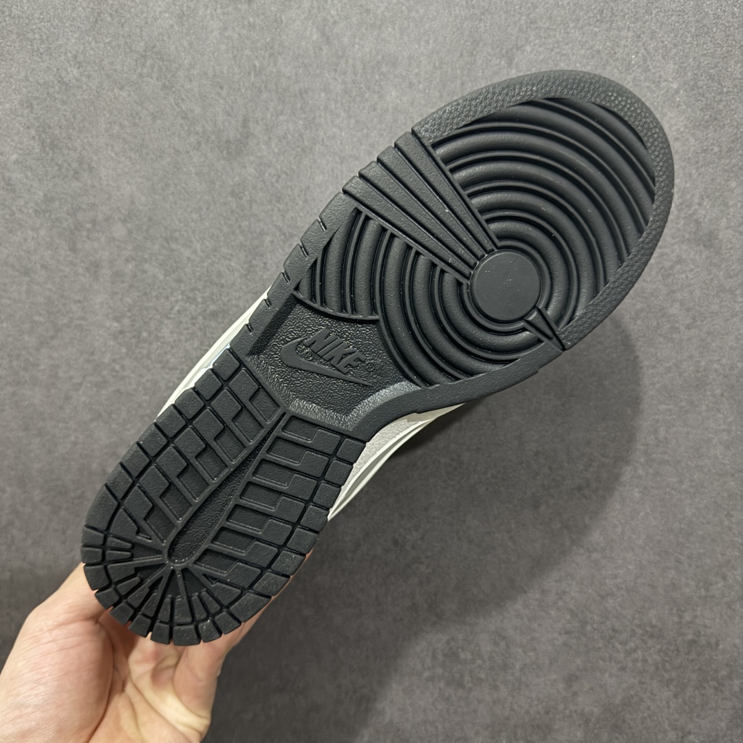 图片[9]-【纯原福利】 Nk SB Dunk Low 大友克洋联名系列 SB低帮运动休闲板鞋 之前高价零售的z版纯原 最高品质福利特价了‼️ 纯原大厂出品 极力推荐 顶级版本 原装头层材料 独家版型蒸餾加工 帶來的是更好的视觉和脚感体验 大厂纯原品质出货 清洁度 电绣工艺 皮料切割干净无任何毛边 细节完美 尺码：36 36.5 37.5 38 38.5 39 40 40.5 41 42 42.5 43 44 44.5 45 46 47.5-选品中心