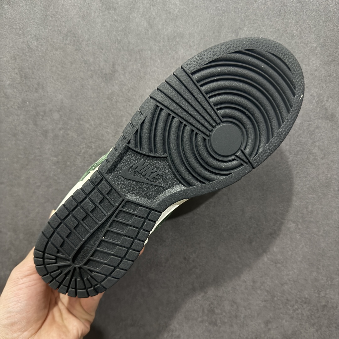 图片[9]-【纯原福利】 Nk SB Dunk Low 大友克洋联名系列 SB低帮运动休闲板鞋 之前高价零售的z版纯原 最高品质福利特价了‼️ 纯原大厂出品 极力推荐 顶级版本 原装头层材料 独家版型蒸餾加工 帶來的是更好的视觉和脚感体验 大厂纯原品质出货 清洁度 电绣工艺 皮料切割干净无任何毛边 细节完美 尺码：36 36.5 37.5 38 38.5 39 40 40.5 41 42 42.5 43 44 44.5 45 46 47.5-选品中心