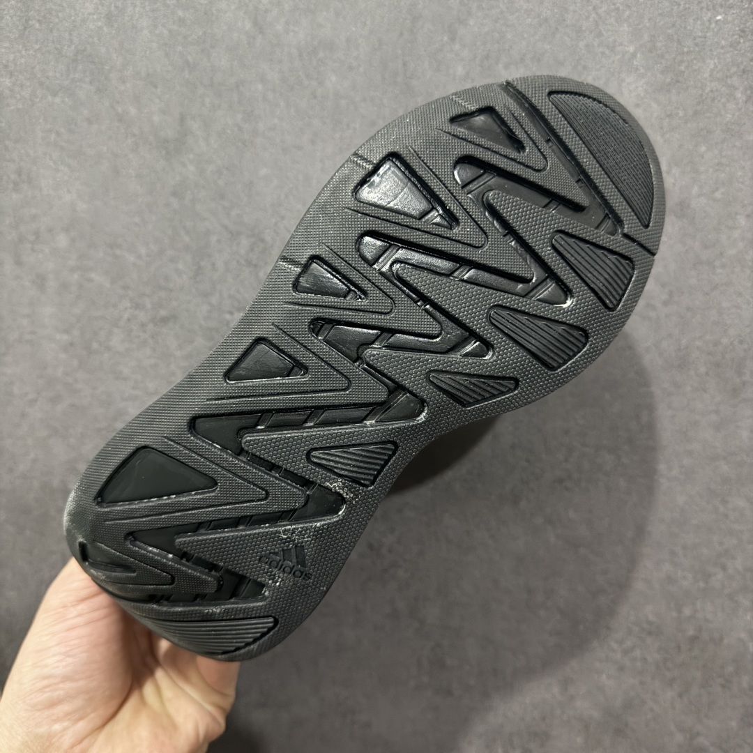 图片[9]-【正确版】Ad Adizero Aruku 阿迪全新缓震休闲跑鞋 IH0972  正确暗花大底底纹 高弹泡棉材料 原鞋开发数据 原楦打造完美鞋型 鞋面材料 卡色与原鞋一致 超高还原度 拒绝一眼假 全新款式搭载丰沛的 Swirlfoam 泡棉厚底，采用时下流行的厚底设定，虽然不像顶级竞速跑鞋那般极致，但也将日常舒适和时尚颜值平衡到位。  尺码：36 36.5 37 38 38.5 39 40 40.5 41 42 42.5 43 44 44.5 45-选品中心