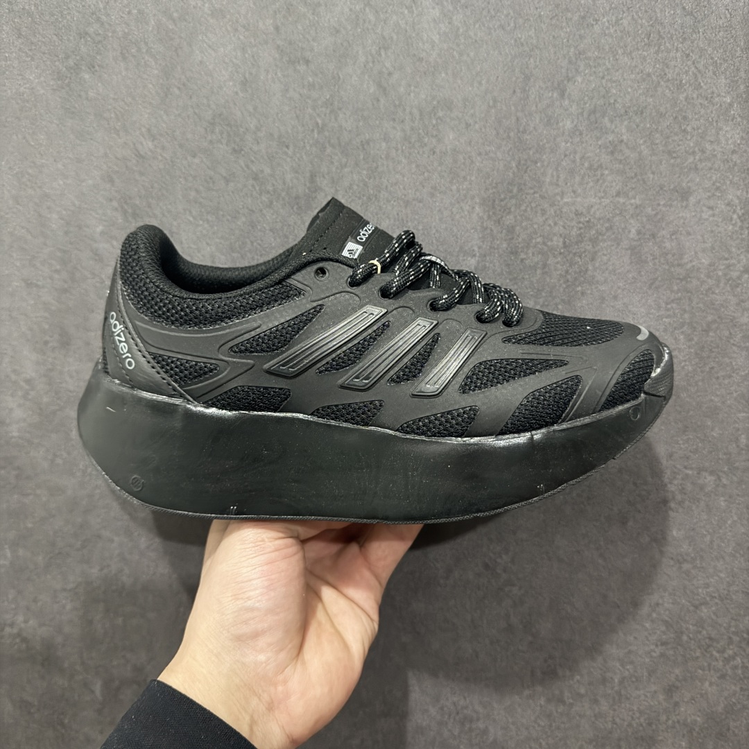 【正确版】Ad Adizero Aruku 阿迪全新缓震休闲跑鞋 IH0972  正确暗花大底底纹 高弹泡棉材料 原鞋开发数据 原楦打造完美鞋型 鞋面材料 卡色与原鞋一致 超高还原度 拒绝一眼假 全新款式搭载丰沛的 Swirlfoam 泡棉厚底，采用时下流行的厚底设定，虽然不像顶级竞速跑鞋那般极致，但也将日常舒适和时尚颜值平衡到位。  尺码：36 36.5 37 38 38.5 39 40 40.5 41 42 42.5 43 44 44.5 45-选品中心