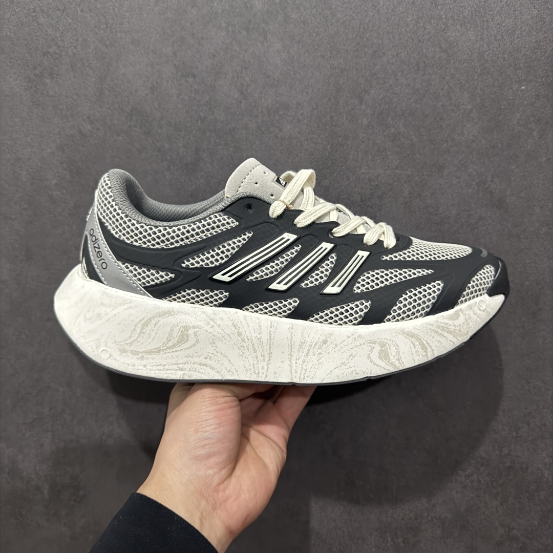 【正确版】Ad Adizero Aruku 阿迪全新缓震休闲跑鞋 JQ5658  正确暗花大底底纹 高弹泡棉材料 原鞋开发数据 原楦打造完美鞋型 鞋面材料 卡色与原鞋一致 超高还原度 拒绝一眼假 全新款式搭载丰沛的 Swirlfoam 泡棉厚底，采用时下流行的厚底设定，虽然不像顶级竞速跑鞋那般极致，但也将日常舒适和时尚颜值平衡到位。  尺码：36 36.5 37 38 38.5 39 40 40.5 41 42 42.5 43 44 44.5 45-选品中心