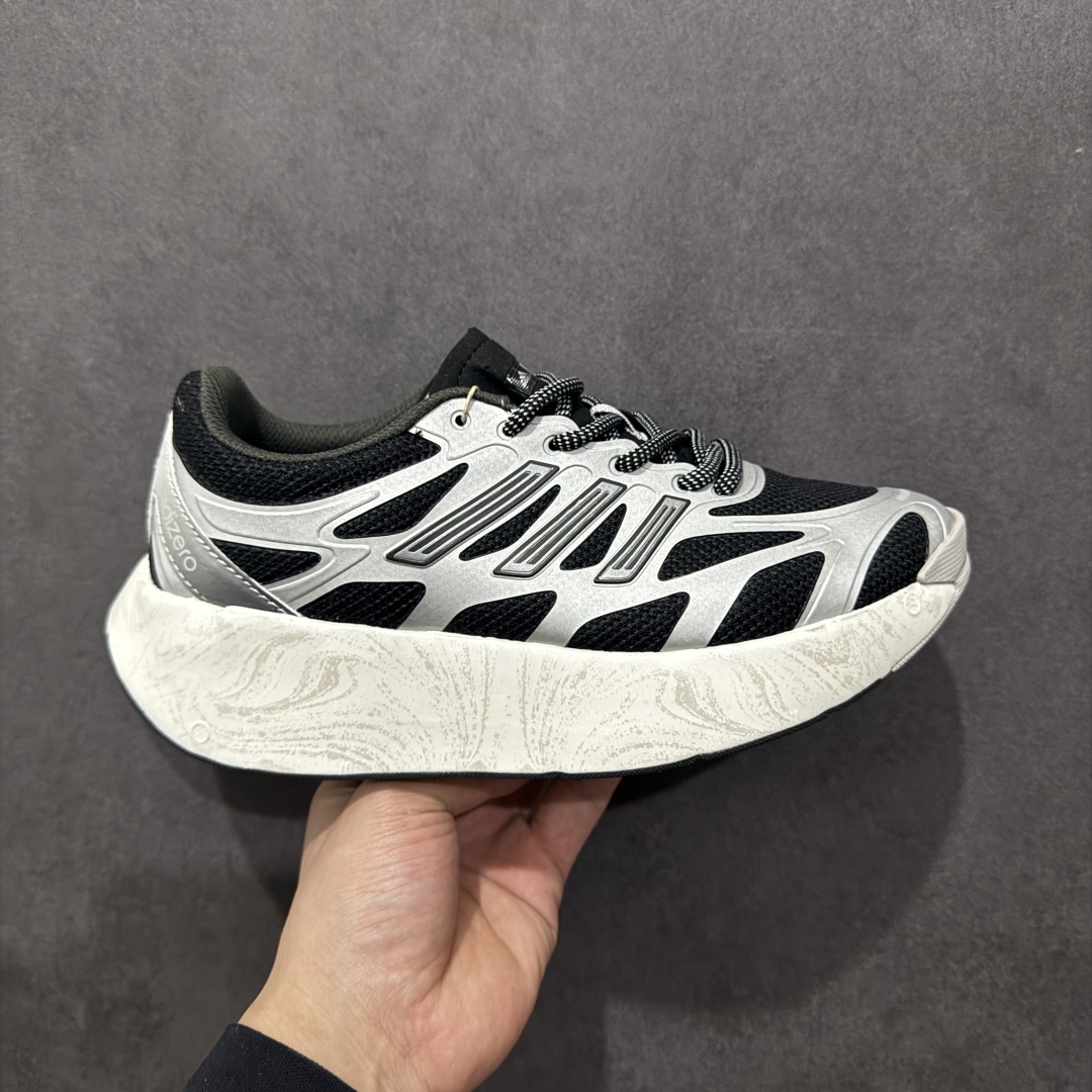 【正确版】Ad Adizero Aruku 阿迪全新缓震休闲跑鞋 JQ7391  正确暗花大底底纹 高弹泡棉材料 原鞋开发数据 原楦打造完美鞋型 鞋面材料 卡色与原鞋一致 超高还原度 拒绝一眼假 全新款式搭载丰沛的 Swirlfoam 泡棉厚底，采用时下流行的厚底设定，虽然不像顶级竞速跑鞋那般极致，但也将日常舒适和时尚颜值平衡到位。  尺码：36 36.5 37 38 38.5 39 40 40.5 41 42 42.5 43 44 44.5 45-选品中心