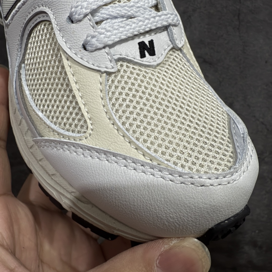 图片[4]-【纯原C版】NB New Balance ML2002RQ 白色nn可平替总裁 品质很好正确材料 正确组合大底 可高价零售‼️n 全套原楦原纸板原厂数据开发 原厂网纱 原装进口皮料 正确绒感卡色 正确中底拉帮中底网布细节 一比一手工擦旧效果 冲裁组合 匠心打造 耗时两个月开发完成 工艺极其复杂难度可想而知 新开独立私模大底 全网唯一正确做旧组合大底 高端零售专供产物  尺码：36 37 37.5 38 38.5 39.5 40 40.5 41.5 42 42.5 43 44 44.5 45  编码：LF260290-莆田鞋批发中心