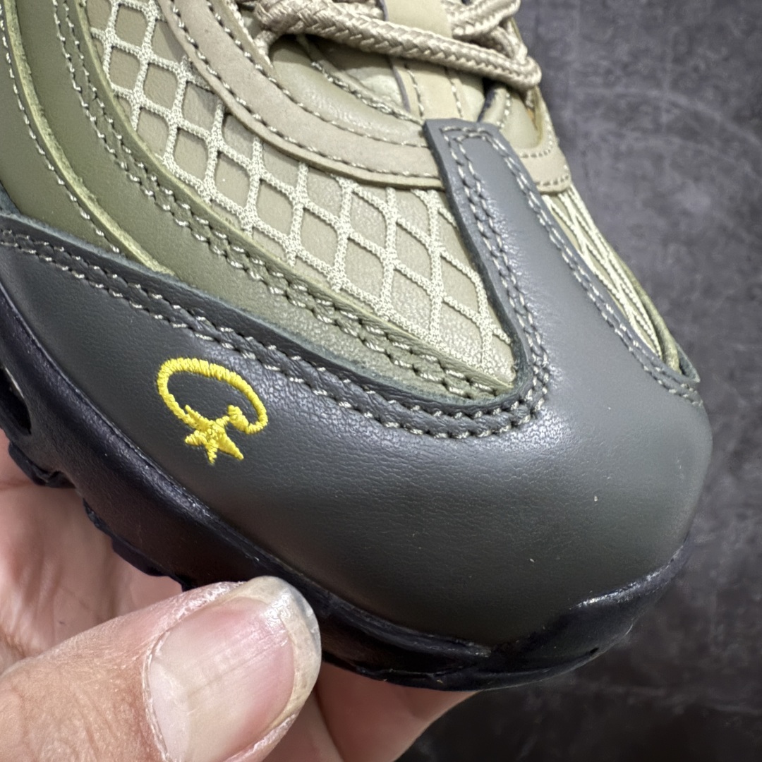 图片[5]-【XP纯原版】NK Air Max 95 复古减震气垫跑鞋 橄榄绿 FB2709-300 经典重温 大厂出品 品质稳定 原版开发 私模大底 原厂气垫区别市场版本 鞋款设计灵感源于人体构造 中底设计基于人体的脊柱构造 是整体设计的核心 尼龙孔眼代表了肋骨 而分层式面板和网眼象征着肌肉纤维和肉体组织 Air Max 95采用了两个独立的吹塑成型的Air-Sole单元 并首次在前掌使用可视化气垫设计 Swoosh logo夜当作一个 点符号放在了鞋子的后帮位置 20年的发展让 AIR MAX 95有了不同的故事 20年后再度面向世人的时候 焕然一新的面貌 让人有了另外一种清新脱俗的感觉 尺码：40 40.5 41 42 42.5 43 44 44.5 45 46 47.5-选品中心