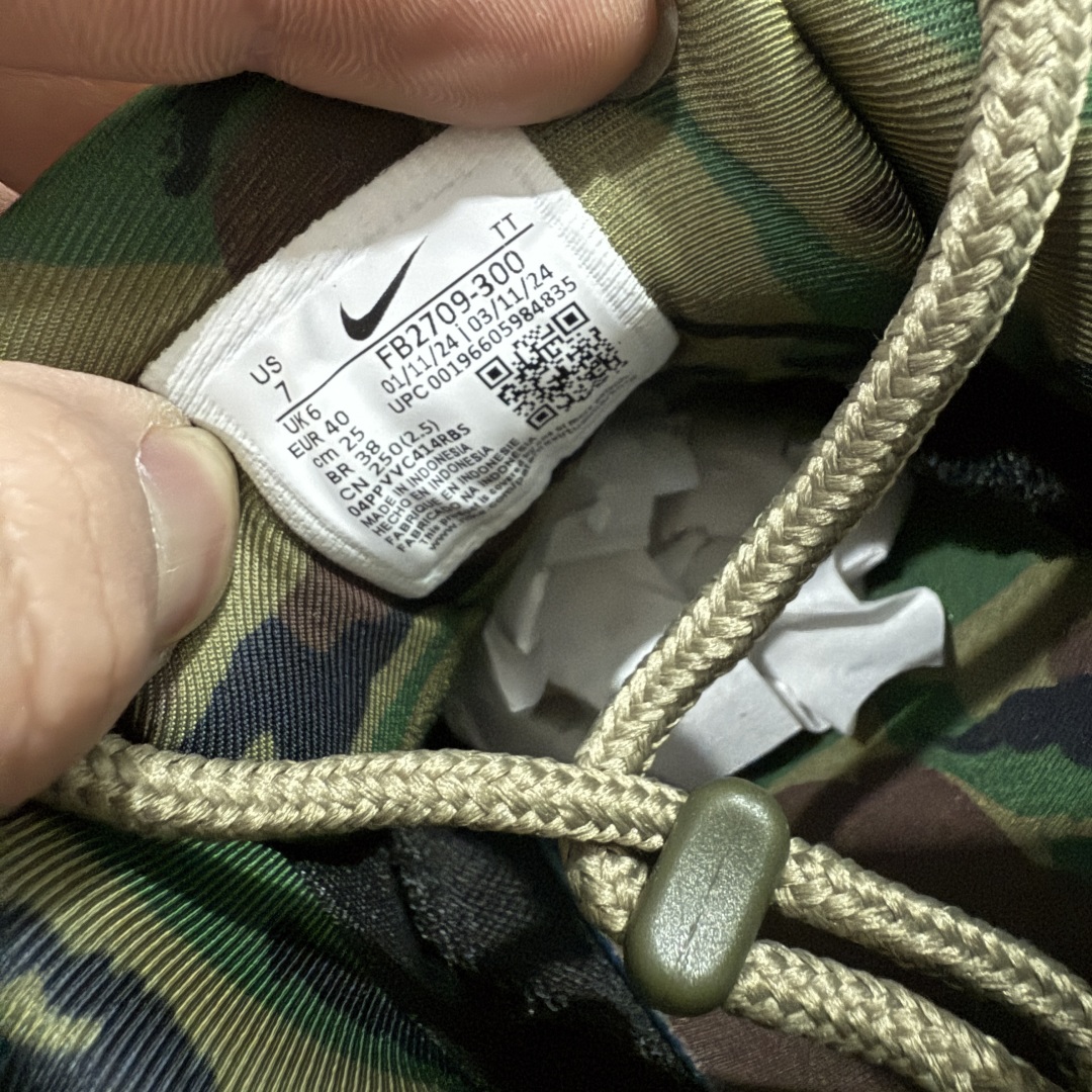 图片[7]-【XP纯原版】NK Air Max 95 复古减震气垫跑鞋 橄榄绿 FB2709-300 经典重温 大厂出品 品质稳定 原版开发 私模大底 原厂气垫区别市场版本 鞋款设计灵感源于人体构造 中底设计基于人体的脊柱构造 是整体设计的核心 尼龙孔眼代表了肋骨 而分层式面板和网眼象征着肌肉纤维和肉体组织 Air Max 95采用了两个独立的吹塑成型的Air-Sole单元 并首次在前掌使用可视化气垫设计 Swoosh logo夜当作一个 点符号放在了鞋子的后帮位置 20年的发展让 AIR MAX 95有了不同的故事 20年后再度面向世人的时候 焕然一新的面貌 让人有了另外一种清新脱俗的感觉 尺码：40 40.5 41 42 42.5 43 44 44.5 45 46 47.5-选品中心