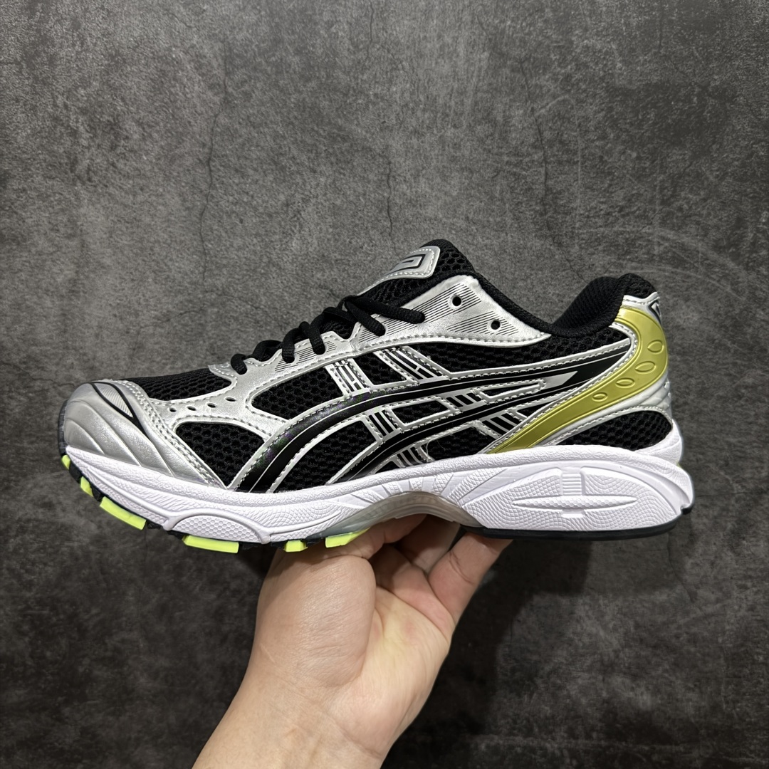 图片[2]-【HK纯原版】ASICS GEL-KAYANO 14 亚瑟士K14系列户外复古潮流百搭织物合成革缓震休闲跑步鞋 原装纸板楦头开发 独家私模五层组合大底 原厂定制缓震硅胶加持 原盒原配 官方四联吊牌 原装Ortholite轻量化鞋垫 设计师 Hidenori Yamashita 以「Flash」一词为灵感 创造出未来感金属色鞋面 改造升级内在性能 由内而外全面革新 为 GEL-KAYANO 家族传承及经典跑鞋文化的延续 创下里程碑式作品 K14跑鞋重新诠释了复古的跑步形状 并以其 2000 年代后期的美学理念重新铺装 银色与蓝色的鞋面极为高档 网面铺陈与鞋面、鞋头多处细节位增添了透气性 鞋后跟部中底上以及多密度耐磨鞋底增加了 GEL 缓震胶 提供高抗冲击性、缓冲性、可保护脚部免受地面冲击的影响 穿着舒适性十足 尺码：35.5 36 37 37.5 38 39 39.5 40.5 41.5 42 42.5 43.5 44 45-选品中心