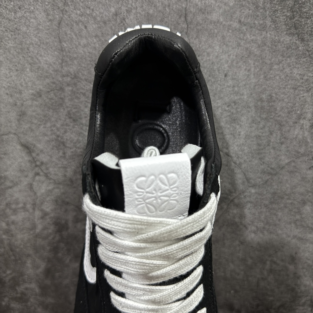 图片[8]-【YH纯原】罗意威LOEWE 2025 | Ballet Runner2.0 新款芭蕾舞鞋 超级棒 不对称鞋头造型，作为LOEWE的标志性设计 超柔软，轻便且灵活的鞋底，新的波浪纹理橡胶外底，延伸至鞋头，升级的柔软皮革内衬和鞋床，提供最大舒适感，后跟有3D注塑橡胶徽标，真皮和皮料混搭彰显复古风格 内增高拼色德训鞋 阿甘鞋 小白鞋 拼色拼接鞋面 非常高级隐藏式小内增高 脚后跟设计新颖 柔软舒适 会被评为年度最舒适的暴走鞋 如履平地 原版细节 鞋面由进口麂皮 牛皮 原版布拼接 牛皮垫脚 原版定制磨具组合大底 原盒包装 内娱明星杨幂等众多同款上脚 小红书 一系列素材图 极具爆款。 尺码 36-40-选品中心