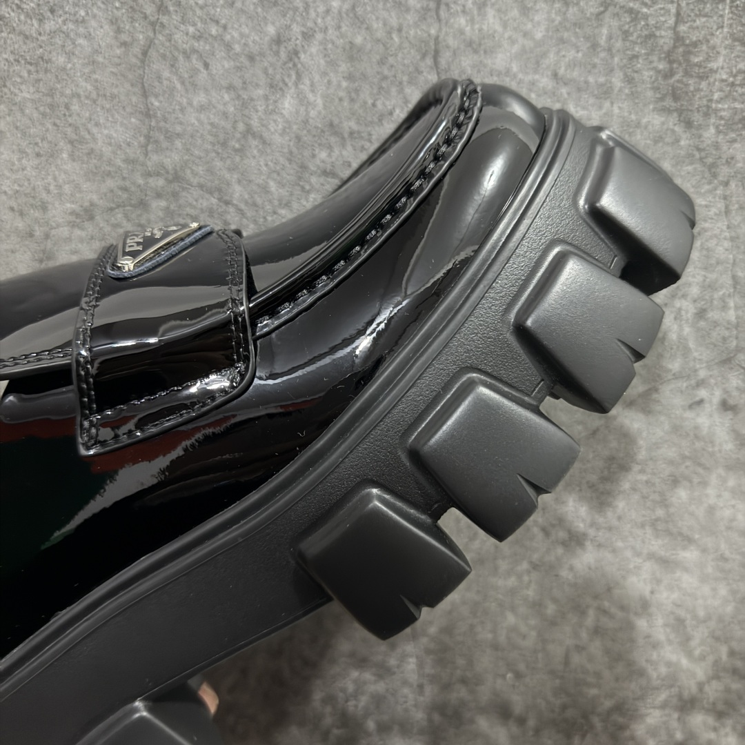 图片[6]-【LW顶级版】Prada Monolith 普拉达皮革女款乐福鞋 佛山大厂生产 品质无敌 质感拉满 市售最高品质 高端零售专供 原版开发打造 定制珐琅三角标 全套包装配件 开盒打开第一眼就知道是好货 无论日常通勤还是小场合都能穿出气场！ 鞋面漆皮、开边珠，内里水染小牛皮 鞋底为#橡胶发泡#橡胶发泡材质是发泡材质难度最高性能最好的材质 回弹力好 耐磨性价 上脚软软糯糯 风格简约大方，舒适轻便，小牛皮鞋面超级软触感亲肤而光滑，很显质感也很好打理，设计摆脱路人感，打破沉闷单调！真的超级清秀百搭！而且这款增高效果一绝，特别有英伦风但又不是太过于复古的也很符合都市年轻人的审美 尺码：35-36-37-38-39-选品中心