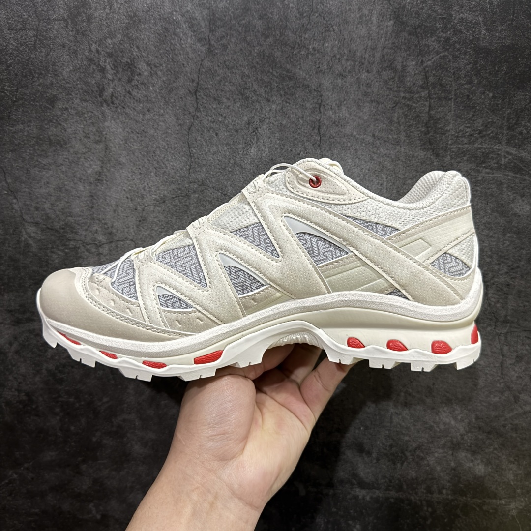 图片[2]-【绿x升级版】Salomon XT-QUEST ADV 萨洛蒙 乙巳CNY蟠虺系列 蛇年限定 PANHUI XT-Quest 时尚 舒适减震防滑耐磨 低帮跑步鞋 男女同款 香草色土灰色火红色 478478 29 全新绿x升级版 品质大改进 ‼️ 全鞋改进为原厂一致材料打造 全新修长鞋型 相对老版臃肿鞋型 此版的版型更正 全新玻璃冲刀 清洁度提升 同步原版左右鞋带孔的间距加大（之前老版间距太小） 网面与鞋头材料校对一致无色差（老版网面有色差） 鞋后跟反口V字定型同步zp（老版臃肿为U字后跟反口） 鞋舌两侧鞋帮脚踝处更加直挺（之前老版往中间踏） 鞋盒黑盒改正为原版牛皮纸鞋盒 鞋头处添加☯️太极标 所有细节多次修改校正 坚持同步原版无差别 毋庸置疑全市场最好的版本💪🏻终端优势供应 尺码：36 36.5 37.5 38 38.5 39 40 40.5 41 42 42.5 43 44 44.5 45 46-选品中心