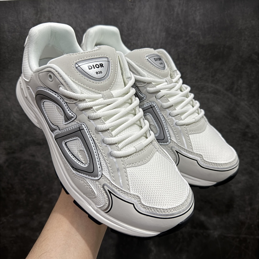 【总裁版】Dior B30 迪奥网眼织物低帮运动休闲鞋 原版开模 海淘专供品质同渠道货源 全套专柜原装配件 该款系列采用黑网色眼织物白和色科技料面精心制 作饰以反光“CD30”图形标志 外格轻盈的刻雕效果橡胶鞋搭底配标志性点的缀提升格调 内弹部力细节塑造想理的舒适穿着体验可与各休式闲造型配搭 彰显尚时现代的运风动范 正常尺码:39 40 41 42 43 44 45-选品中心