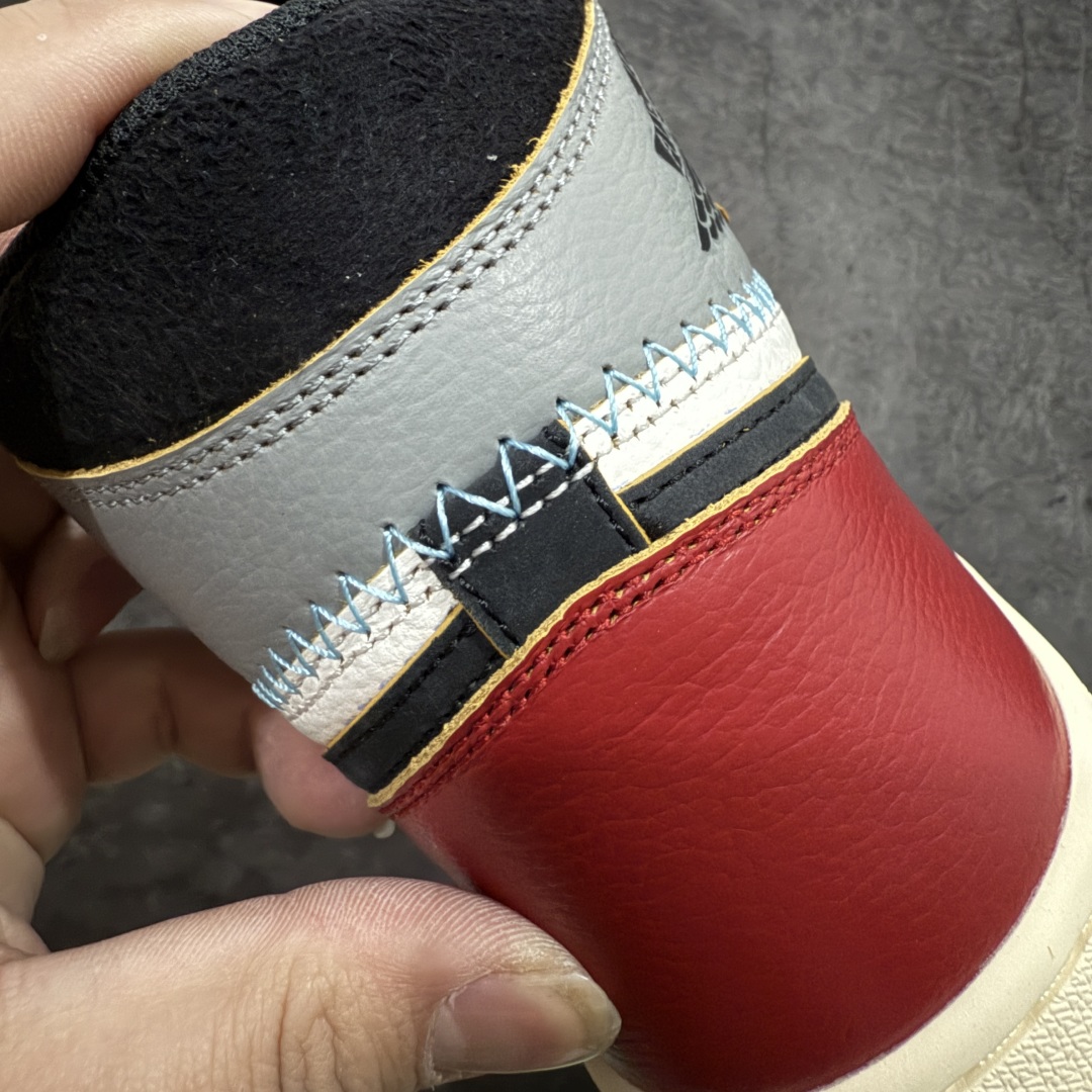 图片[2]-【OG版】Union x Air Jordan 1 Retro High AJ1 乔1影子芝加哥 高帮篮球鞋 HV8563-600 原装纸板原楦开发 极致鞋型一眼正即视感 #独家私模原档案开模，自动区别市面版本 #全鞋采用东莞头层皮，用料绝不含糊 #飞翼3D高频立体感十足 细节全方面到位 #全鞋电脑车线 顶级工艺 完美清洁度  鞋身整体以白色为主色调，在框架部分采用红色呈现，营造出经典的\\\”Chicago\\\”配色氛围。鞋帮部分延续了初代Union联名的设计，采用了特殊的\\\”缝合\\\”工艺打造。  尺码：36 36.5 37.5 38 38.5 39 40 40.5 41 42 42.5 43 44 44.5 45 46 47.5-选品中心