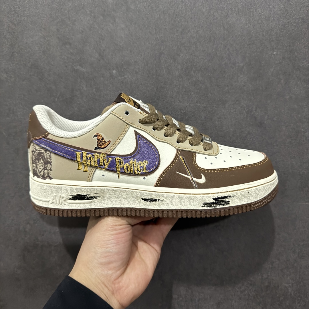 【定制版】Nike Air Force 1 Low 07 x Harry Potter 哈利波特涂鸦 棕咖紫小钩  LJ2288-111