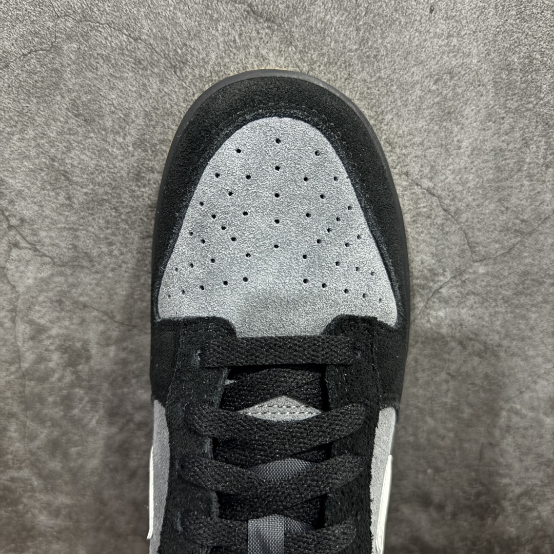 图片[5]-【KZ纯原】NK Dunk Low 黑灰 HQ1931-001 实力大厂出品 新配色陆续开发 全套原纸板楦头开发 确保原汁原味 完美呈现DUNK版型 一比一鞋头弧度高度鞋身弧度 此版本只针对中端市场 皮料材质有所更替 其他数据细节工艺流程均保持一致 绝不口嗨 细节品控鞋型随意对比 独家私模官方第六代原厂航空铝磨具打磨大底 鞋头坡度极致还原 无解鞋型 原盒原配 圈内天花板工艺 原厂玻璃冲刀 超高清洁度 全鞋零毛边皮料切割 原厂中底布点胶 中底布拉帮走线遵循公司 尺码：36 36.5 37.5 38 38.5 39 40 40.5 41 42 42.5 43 44 44.5 45 46 47.5 48.5-选品中心