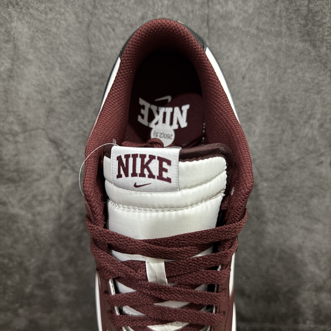  
Nike SB Dunk Low 枣红黑
原装头层材料 独家版型蒸餾加工
帶來的是更好的视觉和脚感体