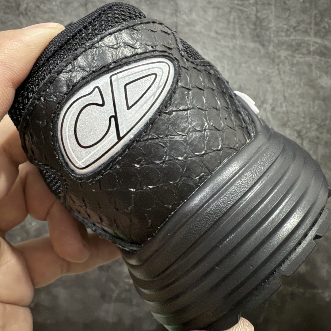 图片[2]-【总裁版】Dior B30 迪奥网眼织物低帮运动休闲鞋 蛇年限定 蛇纹 原版开模 海淘专供品质同渠道货源 全套专柜原装配件 该款系列采用黑网色眼织物白和色科技料面精心制 作饰以反光“CD30”图形标志 外格轻盈的刻雕效果橡胶鞋搭底配标志性点的缀提升格调 内弹部力细节塑造想理的舒适穿着体验可与各休式闲造型配搭 彰显尚时现代的运风动范 正常尺码：39 40 41 42 43 44 45-选品中心