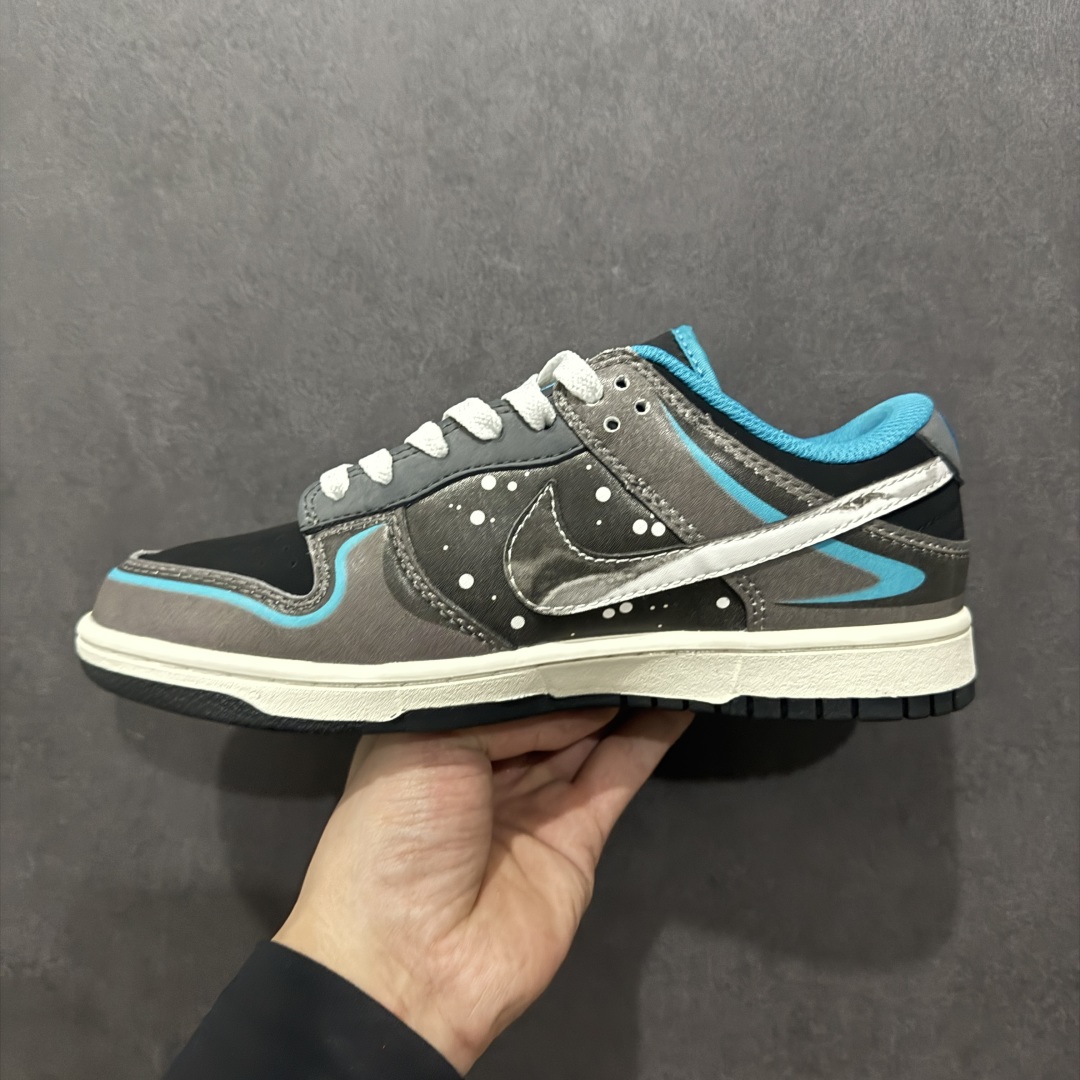  
【定制版】耐克Nike SB Dunk Low Pro 扣篮系列复古低帮休闲运动滑板板鞋。采用脚感柔