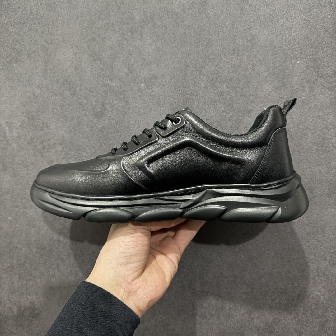 图片[2]-【公司级】ECCO爱步男鞋真皮四季鞋 健步系列运动鞋休闲跑步鞋 脚感轻便舒适 面料ECCO家族工艺牛皮 鞋面开孔结构设计增强透气性 E-DTS混合大底科技 耐磨 防滑 轻便 兼顾透气性和包裹性 带来全方位透气脚感 PU+橡胶发泡组合轻盈鞋底具有良好的缓震性能 脚感极佳 轻盈无压力 尺码：38 39 40 41 42 43 44（皮鞋码）-选品中心