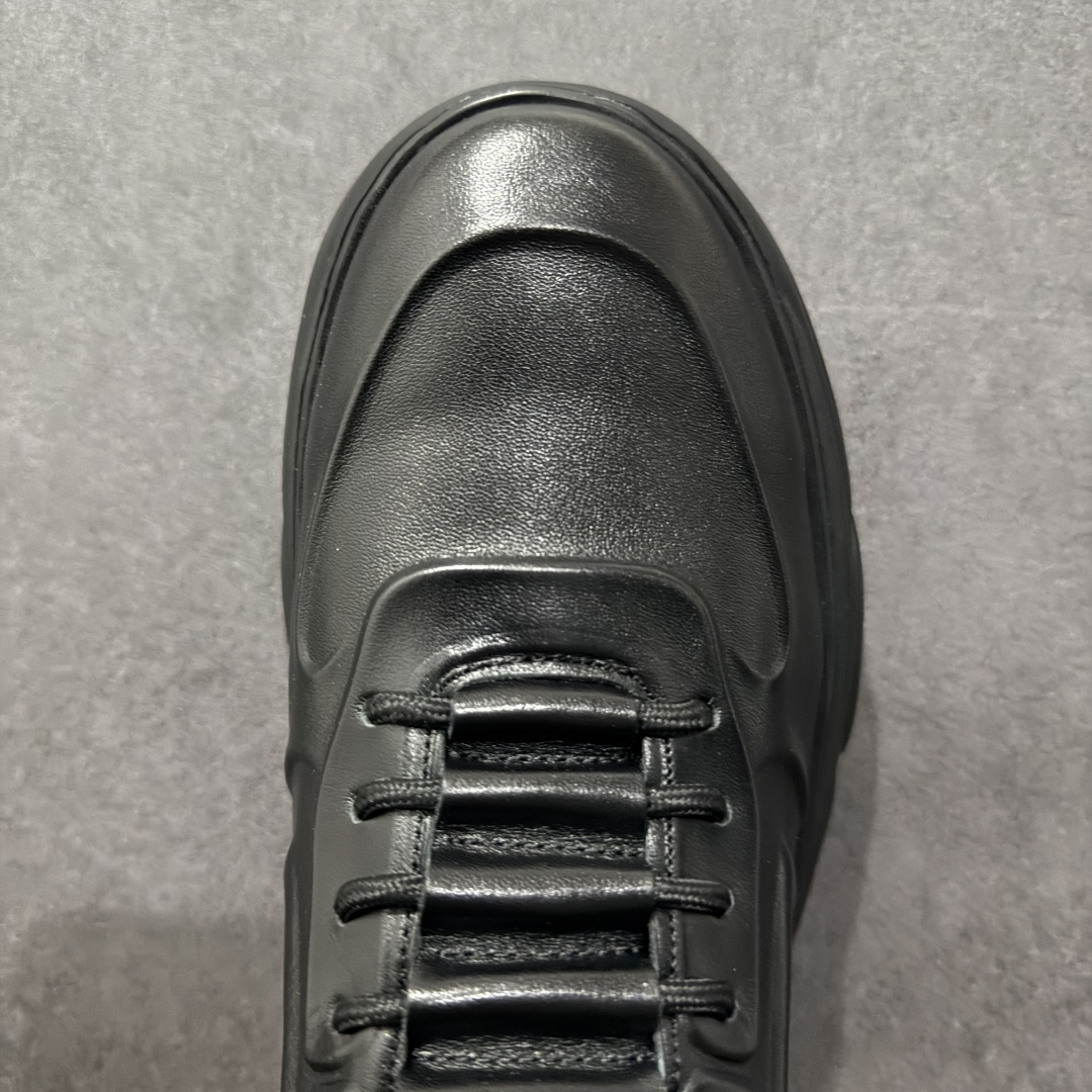 图片[8]-【公司级】ECCO爱步男鞋真皮四季鞋 健步系列运动鞋休闲跑步鞋 脚感轻便舒适 面料ECCO家族工艺牛皮 鞋面开孔结构设计增强透气性 E-DTS混合大底科技 耐磨 防滑 轻便 兼顾透气性和包裹性 带来全方位透气脚感 PU+橡胶发泡组合轻盈鞋底具有良好的缓震性能 脚感极佳 轻盈无压力 尺码：38 39 40 41 42 43 44（皮鞋码）-选品中心