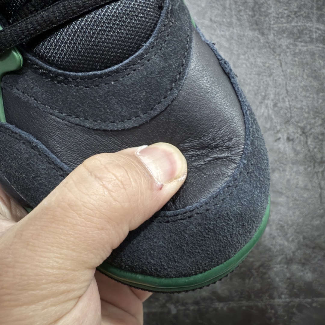 图片[4]-【纯原版】Air Jordan AJ4 RM 重置 重制版低帮复古篮球鞋 黑绿FQ7939-003 采用了低帮的设计 并保留了众多AJ4的经典元素 鞋身以皮革、麂皮材质拼接打造 AJ4经典的TPU材质延伸至后跟 增强鞋款稳定性 而鞋身侧面的网格设计则被取消 尾部的NIKE AIR标志也得到保留 并同时带有飞人logo 中底部分同样搭载了可视AIR气垫 鞋底采用米白色中底和外底呈现 为整个设计收尾 尺码：36 36.5 37.5 38 38.5 39 40 40.5 41 42 42.5 43 44 44.5 45 46 47.5-选品中心