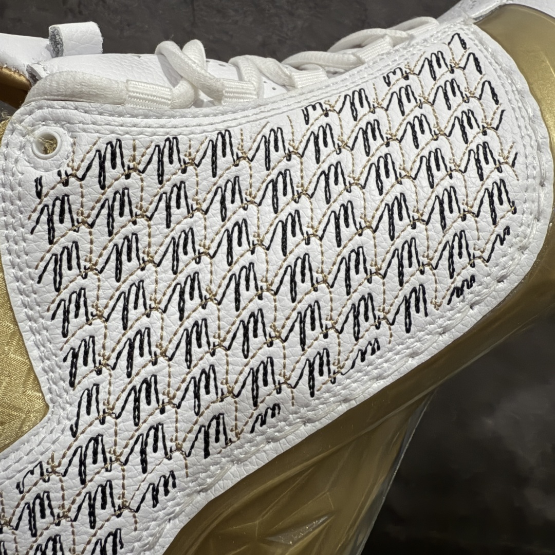 图片[3]-【外贸版】Air Jordan 23 乔丹 AJ23代 白金 货号：853336-123 鞋身采用黑白红的配色方案，大面积的黑色皮革鞋身银色车线结合，带来奢华的质感以及震撼的视觉冲击，通过鞋身中部银色车线映出中底红色TPU包裹框架，加上鞋头延伸至鞋舌上白色斑点点缀，整体既吸睛又耐看；鞋舌上Jumpman Logo辅以雕刻呈现，鞋帮处采用编织织物，是整双鞋的亮点之一。 尺码：40 40.5 41 42 42.5 43 44 44.5 45 46 47.5-选品中心