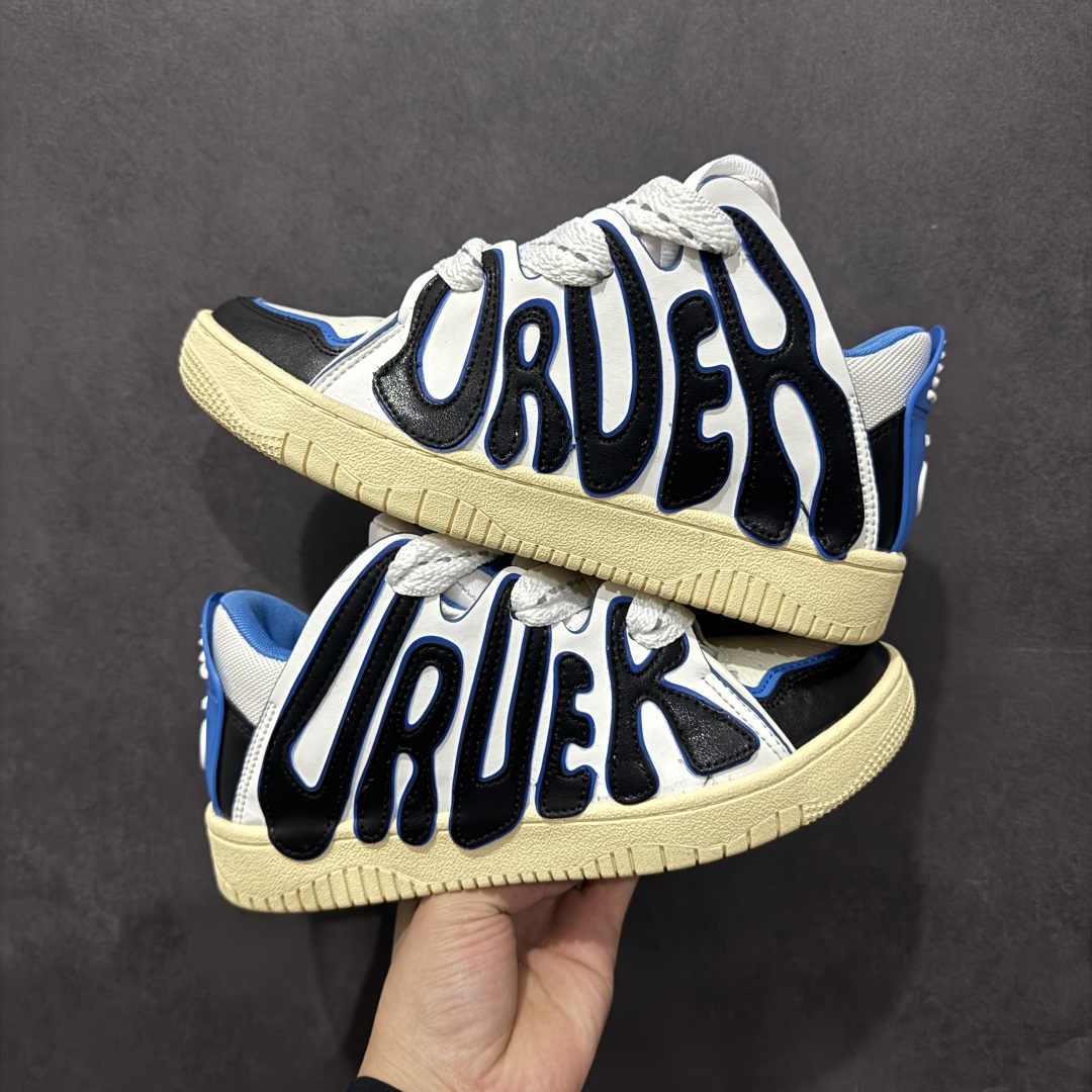 图片[5]-【特价福利】OLD ORDER Skater 001 联名复古时尚滑板鞋面包鞋 复古滑板鞋 风格回潮 OLD ORDER 品牌推出了原创鞋款SKATER-001 一双兼具了运动与潮流复古属性的高品质球鞋 产品设计开发历时8个月 鞋底模具经历3次调整 鞋面打样经历5次调整 只为把高品质的产品状态带给各位 SKATER-001设计风格以上世纪80-90年代经典滑板鞋为灵感 将原汁原味的复古风格赋予全新的工艺质感 明亮活泼的设计风格 融入My Melody伙伴们的元素 多种面料和颜色的选择 赋予生生不息的潮流活力 独特附赠可拆卸卡通形象3D鞋面装饰 不止点缀 还有玩乐 以复古玩具为灵感打造的收藏鞋盒 与孩童时期的自己产生共鸣 创造难忘的开箱体验 尺码 36 37 38 39 40 41 42 43 44 45-选品中心