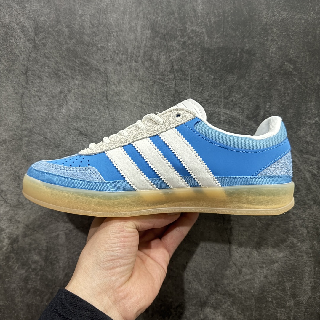 坏痞兔Bad Bunny x AD Gazelle Indoor Trainers ”Benito”羚羊内训系列低帮复古百搭休闲运动德训风板鞋“联名白蓝变形鞋头” IF9734