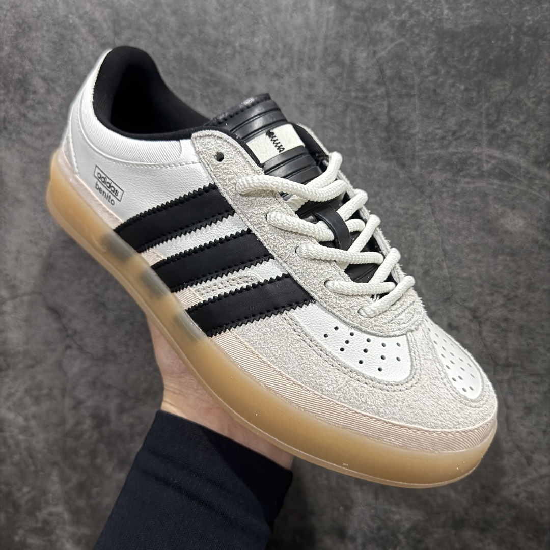 坏痞兔Bad Bunny x AD Gazelle Indoor Trainers ”Benito”羚羊内训系列低帮复古百搭休闲运动德训风板鞋“联名白黑变形鞋头”IF9735