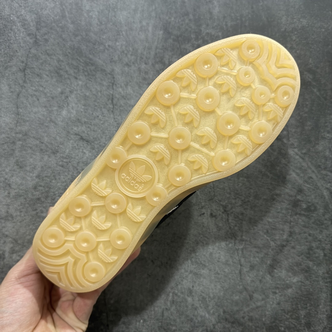 坏痞兔Bad Bunny x AD Gazelle Indoor Trainers ”Benito”羚羊内训系列低帮复古百搭休闲运动德训风板鞋“联名白黑变形鞋头”IF9735