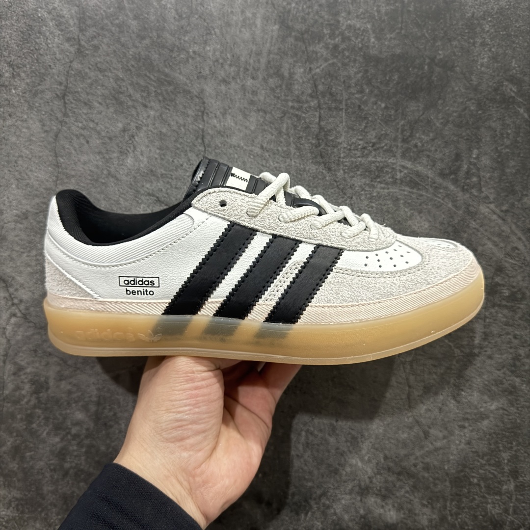 坏痞兔Bad Bunny x AD Gazelle Indoor Trainers ”Benito”羚羊内训系列低帮复古百搭休闲运动德训风板鞋“联名白黑变形鞋头”IF9735