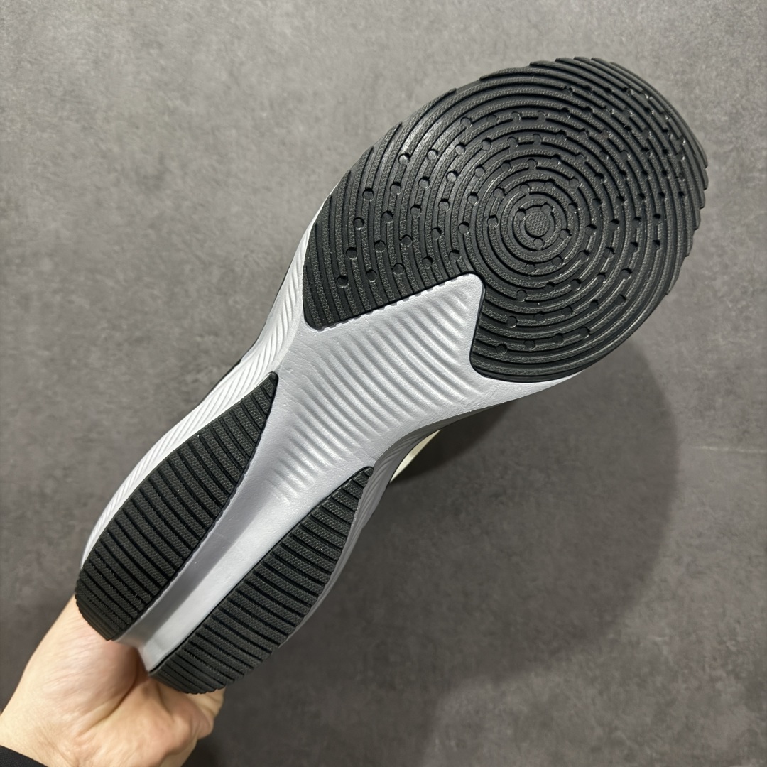 NIKE ZOOM PLUS 全新跑鞋 采用密度更高的材料 CK4318-018