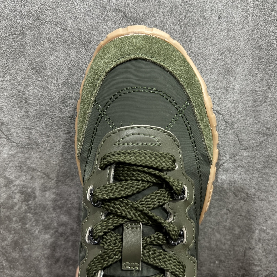 图片[5]-【广东纯原版本】Miumiu 25ss Tyre系列春夏新款德训阿甘鞋休闲运动鞋Miumiu最新爆款 前卫大胆的设计，风格融于此款厚底帆布运动鞋的简约线条，别致徽标饰于鞋舌与背面，点缀复古设计，平添标志性元素！厚底设计定义前卫的现代风格，这款Tyre集优雅气质与运动功能于一身，动感橡胶鞋底柔韧耐磨，令人联想起轮胎花纹，橡胶鞋底除了增加了这双鞋的复古属性外也增加了防滑功能鞋面由科技织物和麂皮制成，融合运动与时尚、功能与优雅，表达了Miu Miu的核心精神 尺码：35-40-选品中心