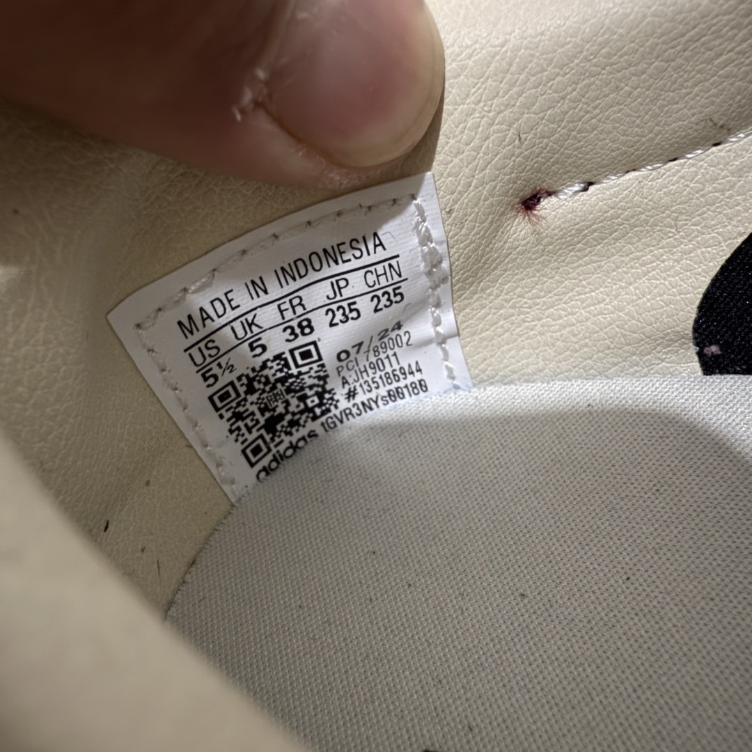 图片[8]-【渠道纯原版】SONG FOR THE MUTE xadidas originals COUNTRY OG SFTM马毛舒适百搭 防滑耐磨 低帮 生活休闲鞋 男女同款 酒红色 简约大方的造型设计，给人以随性休闲的时尚格调，穿着舒适轻便，运动灵活自如，满足日常个性穿搭。 #独家原版原盒 原底原料 开模打造 #原厂织唛鞋标 高精密准度 #原楦原纸板开发 匹配原版98%以上 #后跟垫棉独家呈现 反口里弧度正确 #原厂鞋垫 背胶 后跟电绣针数 与正品一致 #原厂皮料 原厂车缝线 质感无敌 #皮料切割干净 无任何毛边 清洁度细节完美 货号：JH9011 尺码：36 36.5 37.5 38 38.5 39 40 40.5 41 42 42.5 43 44 44.5 45-选品中心