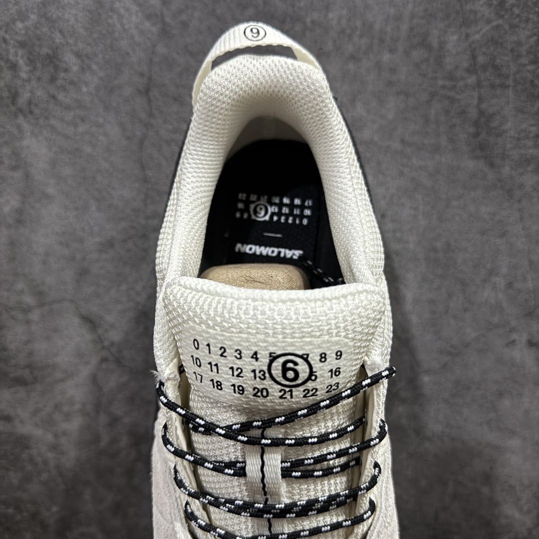 图片[8]-【巅峰版】Salomon 𝐱 MM6 萨洛蒙联名马吉拉 X-Alp系列 情侣款户外休闲运动鞋 原版购入开发 做货 这款由MM6全新演绎的X-AIp专注于其空气动力学的外观上，标志性白色与奶油色带来都市风格 鞋舌上的MM6 数字标志就像一枚手工印章，与SALOMON大胆而高科技的LOGO相得益彰 另一双则以纯粹的黑色打造，突出富质感的细节，标志性运动鞋被提炼为新的都市经典 为 SALOMON带来静谧气息 配送专柜精美包装 面料： 原版进口牛皮+透气网面 内里：原版进口透气网里 鞋底：原版开模防滑橡胶大底 底厚：4CM 尺码： 36 36.5 37.5 38 38.5 39 40 440.5 41 42 42.5 43 44 44.5 45-选品中心