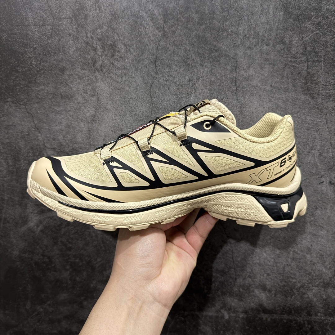 图片[2]-【PK版】 Salomon XT-6 GTX 杏色 萨洛蒙复古潮流户外机能登山跑鞋 474455 外贸平台特供订单 耗时半年巨作 全套原纸板楦头开发 原厂特供网布配套加持 确保原汁原味 完美呈现版型 原档数据独家私模五层组合大底 原装Ortholite轻量化鞋垫 中底布带钢印编号 原厂TPU锁扣 进口港宝加持 后跟自然饱满 还原公司包裹性 鞋面以“锯齿”状的包裹系统呈现 在基色底之下加入了各种色点缀 将公司的最新技术和时尚前卫的造型融入耐用的长跑款式中 鞋面由 TPU 薄膜制成 并焊接在高耐磨网眼上 使其既时尚又坚固 由 ACS底盘支撑 可增强稳定性和支撑力 以及由橡胶凸耳 Contragrip外底覆盖的 EVA 缓冲中底 旨在应对崎岖的地形 鞋舌上的彩色Salomon 标签、Quicklace 系统以及鞋头、鞋舌和鞋跟上的附加品牌使细节更加完美 让穿着者可以轻松驾驭户外与通勤下的任何运动生活场景 无缝鞋身户外随意纵横 颜值与脚感兼备 出街通勤 绝对非常吸睛 你值得拥有 尺码：36 36.5 37.5 38 38.5 39 40 40.5 41 42 42.5 43 44 44.5 45-选品中心