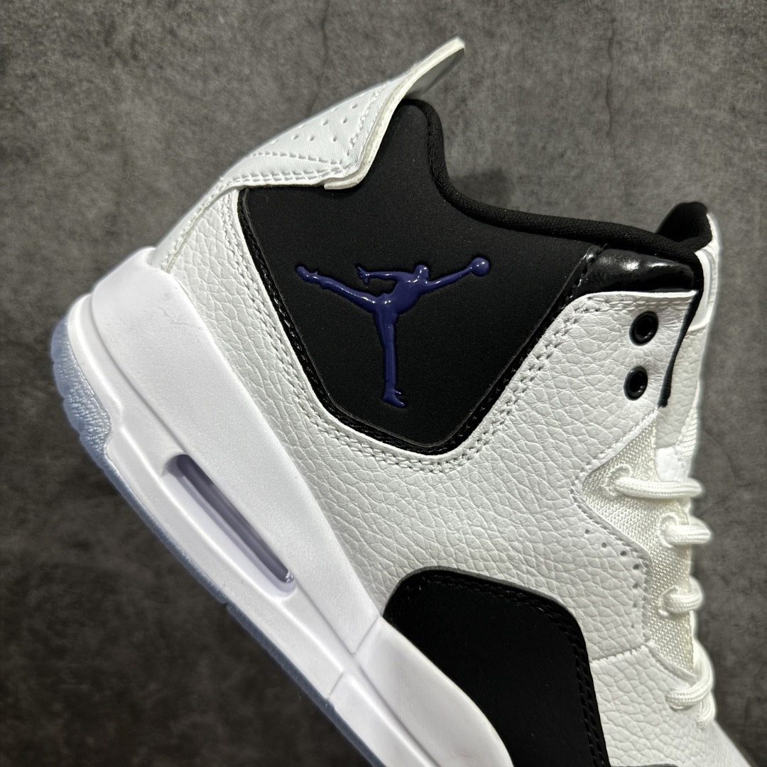 图片[7]-【M免修版】Air Jordan Courtside AJ23 简版中帮复古休闲运动文化篮球鞋 版型好 清洁度高 性价比无敌‼️ 作为AJ3到AJ4之间的过渡产品，之所以被称为AJ3的简版，它们的造型非常的相似但是也有一些差异，鞋面采用耐磨的牛剖层和人造革鞋面搭配，后跟可以明显看见Air Max气垫。出色的包裹效果让鞋子脚感非常舒适，也让脚掌以及脚面更加的贴合鞋子，在双脚落地产生冲击力的同时，可视气垫可以有效减缓力道，提高鞋子整体的稳定性，既能起到减震的作用，又能保证双足舒适的脚感。另外，灵敏的Phylon中底以及鞋帮的设计，锁住双足，也为前掌提供了有效的包裹。内衬部分采用了透气的织物材料，为脚部的舒适脚感提供了充足的条件。最后就是大底部分，大底采用的是橡胶材质，无论是日常压马路还是简单的运动，都是可以驾驭，鞋底水波纹以及其他不规则图案，也保障了鞋子充足的防滑性以及耐磨性。 尺码：36 36.5 37.5 38 38.5 39 40 40.5 41 42 42.5 43 44 44.5 45-选品中心
