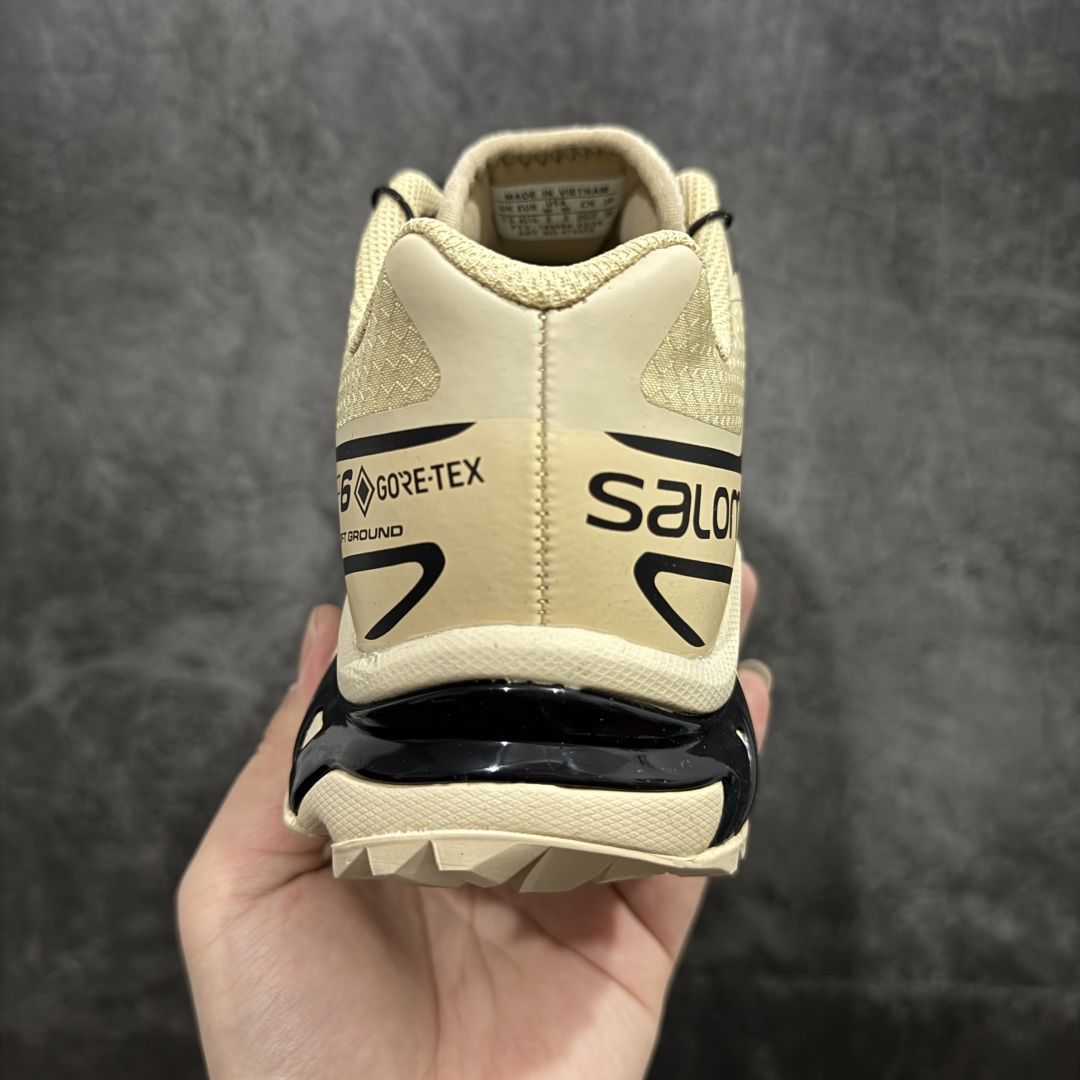 图片[4]-【PK版】 Salomon XT-6 GTX 杏色 萨洛蒙复古潮流户外机能登山跑鞋 474455 外贸平台特供订单 耗时半年巨作 全套原纸板楦头开发 原厂特供网布配套加持 确保原汁原味 完美呈现版型 原档数据独家私模五层组合大底 原装Ortholite轻量化鞋垫 中底布带钢印编号 原厂TPU锁扣 进口港宝加持 后跟自然饱满 还原公司包裹性 鞋面以“锯齿”状的包裹系统呈现 在基色底之下加入了各种色点缀 将公司的最新技术和时尚前卫的造型融入耐用的长跑款式中 鞋面由 TPU 薄膜制成 并焊接在高耐磨网眼上 使其既时尚又坚固 由 ACS底盘支撑 可增强稳定性和支撑力 以及由橡胶凸耳 Contragrip外底覆盖的 EVA 缓冲中底 旨在应对崎岖的地形 鞋舌上的彩色Salomon 标签、Quicklace 系统以及鞋头、鞋舌和鞋跟上的附加品牌使细节更加完美 让穿着者可以轻松驾驭户外与通勤下的任何运动生活场景 无缝鞋身户外随意纵横 颜值与脚感兼备 出街通勤 绝对非常吸睛 你值得拥有 尺码：36 36.5 37.5 38 38.5 39 40 40.5 41 42 42.5 43 44 44.5 45-选品中心