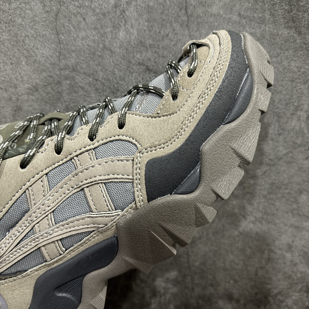 图片[6]-【公司级】亚瑟士 ASICS GEL-PICKAX 登山 户外运动 抗冲击支撑 减震防滑耐磨轻便 徒步鞋 男款 日蚀黑 轻便旅游鞋。秋天踏秋一直在穿这双，上脚最直观的感受就是鞋楦，平时穿一些其他品牌的户外鞋，总会或宽或窄，但是这双的鞋楦真的是刚刚好。作为户外鞋鞋底一定要耐磨+防滑，所以橡胶鞋头+橡胶鞋底，是必备的，而且底子越厚安全感越强，但相应的贴合感就越差，鞋身就越重，这双的鞋底厚度刚刚好，而且整双鞋没有拖沓感，脚部贴合的舒适感是很明显的，感觉设计师是真的研究过亚洲人的脚型，诚意十足。 尺码：36-45含半码-选品中心