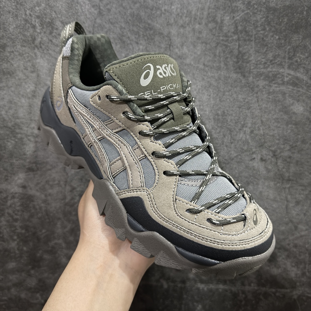 图片[3]-【公司级】亚瑟士 ASICS GEL-PICKAX 登山 户外运动 抗冲击支撑 减震防滑耐磨轻便 徒步鞋 男款 日蚀黑 轻便旅游鞋。秋天踏秋一直在穿这双，上脚最直观的感受就是鞋楦，平时穿一些其他品牌的户外鞋，总会或宽或窄，但是这双的鞋楦真的是刚刚好。作为户外鞋鞋底一定要耐磨+防滑，所以橡胶鞋头+橡胶鞋底，是必备的，而且底子越厚安全感越强，但相应的贴合感就越差，鞋身就越重，这双的鞋底厚度刚刚好，而且整双鞋没有拖沓感，脚部贴合的舒适感是很明显的，感觉设计师是真的研究过亚洲人的脚型，诚意十足。 尺码：36-45含半码-选品中心