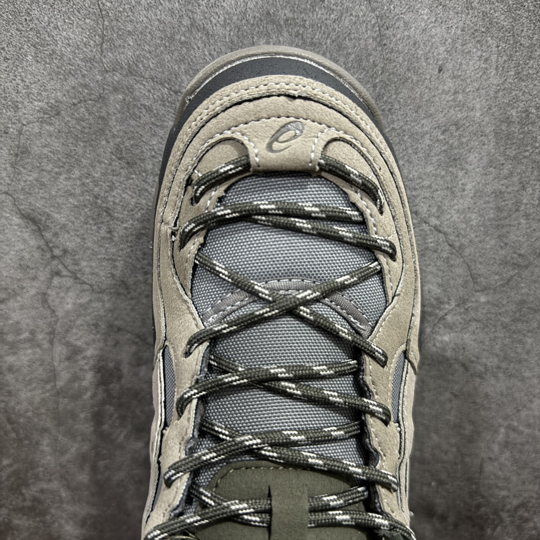 图片[5]-【公司级】亚瑟士 ASICS GEL-PICKAX 登山 户外运动 抗冲击支撑 减震防滑耐磨轻便 徒步鞋 男款 日蚀黑 轻便旅游鞋。秋天踏秋一直在穿这双，上脚最直观的感受就是鞋楦，平时穿一些其他品牌的户外鞋，总会或宽或窄，但是这双的鞋楦真的是刚刚好。作为户外鞋鞋底一定要耐磨+防滑，所以橡胶鞋头+橡胶鞋底，是必备的，而且底子越厚安全感越强，但相应的贴合感就越差，鞋身就越重，这双的鞋底厚度刚刚好，而且整双鞋没有拖沓感，脚部贴合的舒适感是很明显的，感觉设计师是真的研究过亚洲人的脚型，诚意十足。 尺码：36-45含半码-选品中心