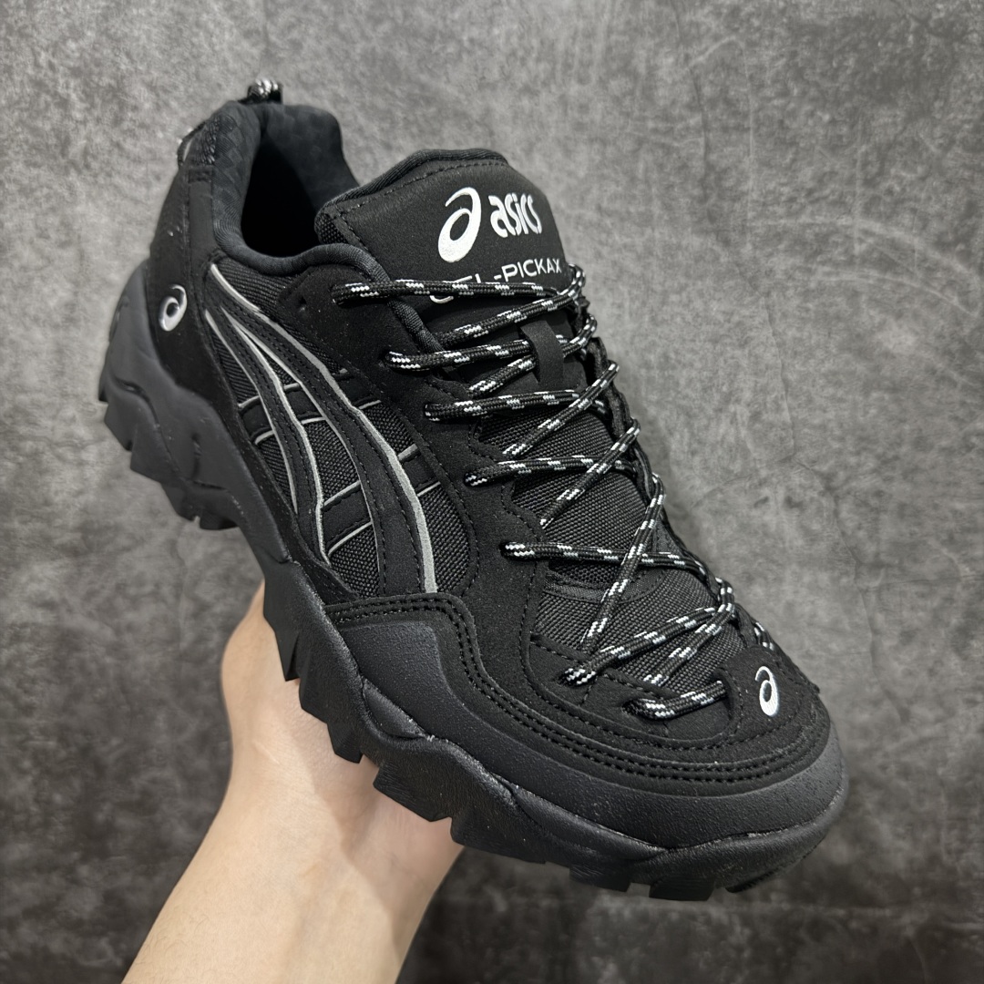 图片[3]-【公司级】亚瑟士 ASICS GEL-PICKAX 登山 户外运动 抗冲击支撑 减震防滑耐磨轻便 徒步鞋 男款 日蚀黑 轻便旅游鞋。秋天踏秋一直在穿这双，上脚最直观的感受就是鞋楦，平时穿一些其他品牌的户外鞋，总会或宽或窄，但是这双的鞋楦真的是刚刚好。作为户外鞋鞋底一定要耐磨+防滑，所以橡胶鞋头+橡胶鞋底，是必备的，而且底子越厚安全感越强，但相应的贴合感就越差，鞋身就越重，这双的鞋底厚度刚刚好，而且整双鞋没有拖沓感，脚部贴合的舒适感是很明显的，感觉设计师是真的研究过亚洲人的脚型，诚意十足。 尺码：36-45含半码-选品中心