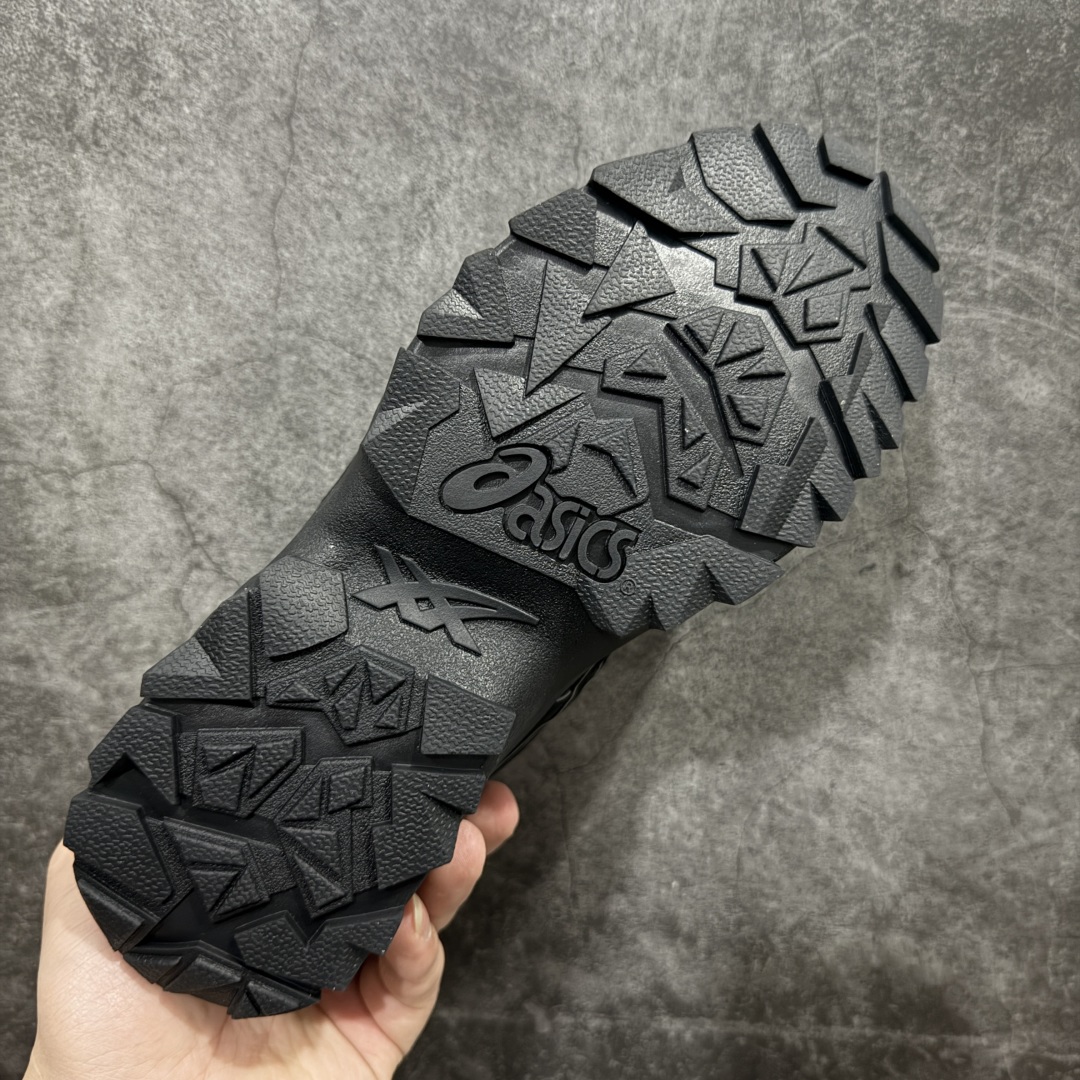 图片[9]-【公司级】亚瑟士 ASICS GEL-PICKAX 登山 户外运动 抗冲击支撑 减震防滑耐磨轻便 徒步鞋 男款 日蚀黑 轻便旅游鞋。秋天踏秋一直在穿这双，上脚最直观的感受就是鞋楦，平时穿一些其他品牌的户外鞋，总会或宽或窄，但是这双的鞋楦真的是刚刚好。作为户外鞋鞋底一定要耐磨+防滑，所以橡胶鞋头+橡胶鞋底，是必备的，而且底子越厚安全感越强，但相应的贴合感就越差，鞋身就越重，这双的鞋底厚度刚刚好，而且整双鞋没有拖沓感，脚部贴合的舒适感是很明显的，感觉设计师是真的研究过亚洲人的脚型，诚意十足。 尺码：36-45含半码-选品中心