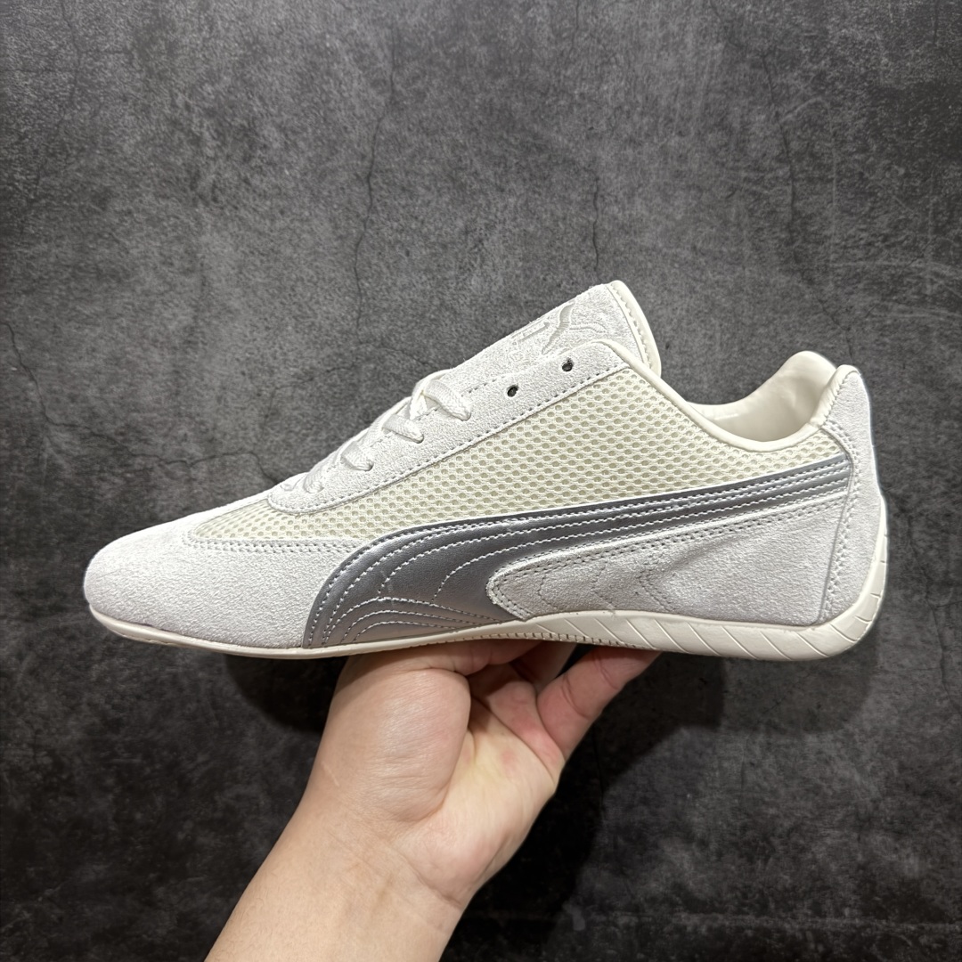 图片[2]-【公司级】Puma Speedcat OG 防滑耐磨低帮德训赛车板鞋 孔眼底座和脚趾凸起由绒面革材料制成 支持侧踏时的踏步工作 脚背和侧板采用尼龙网布 即使在健身房等使用环境中也能确保透气性 像吸盘一样的设计是为了提高体育馆表面的抓地力性能 货号： 403902-01 尺码： 35.5 36 36.5 37.5 38 38.5 39 40 40.5 41 42 42.5 43 44 45-选品中心