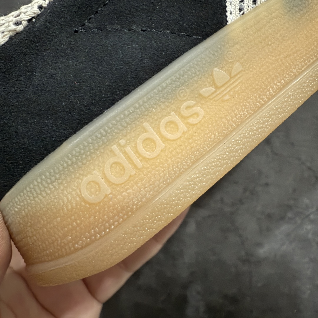 图片[3]-【神版】adidas Originals Gazelle INdoor 三叶草休闲防滑耐磨低帮板鞋 蕾丝纹 黑色麂皮 纯原出货 货号：JI2755 鞋头出色设计 塑就出众贴合感 稳固的后跟贴合足部曲线设计 软弹舒适 不易磨脚 橡胶鞋底配合防滑纹路设计 平稳抓地 货号： JI2755 尺码： 35.5 36 36.5 37.5 38 38.5 39.5 40 40.5 41.5 42 42.5 43 44-选品中心