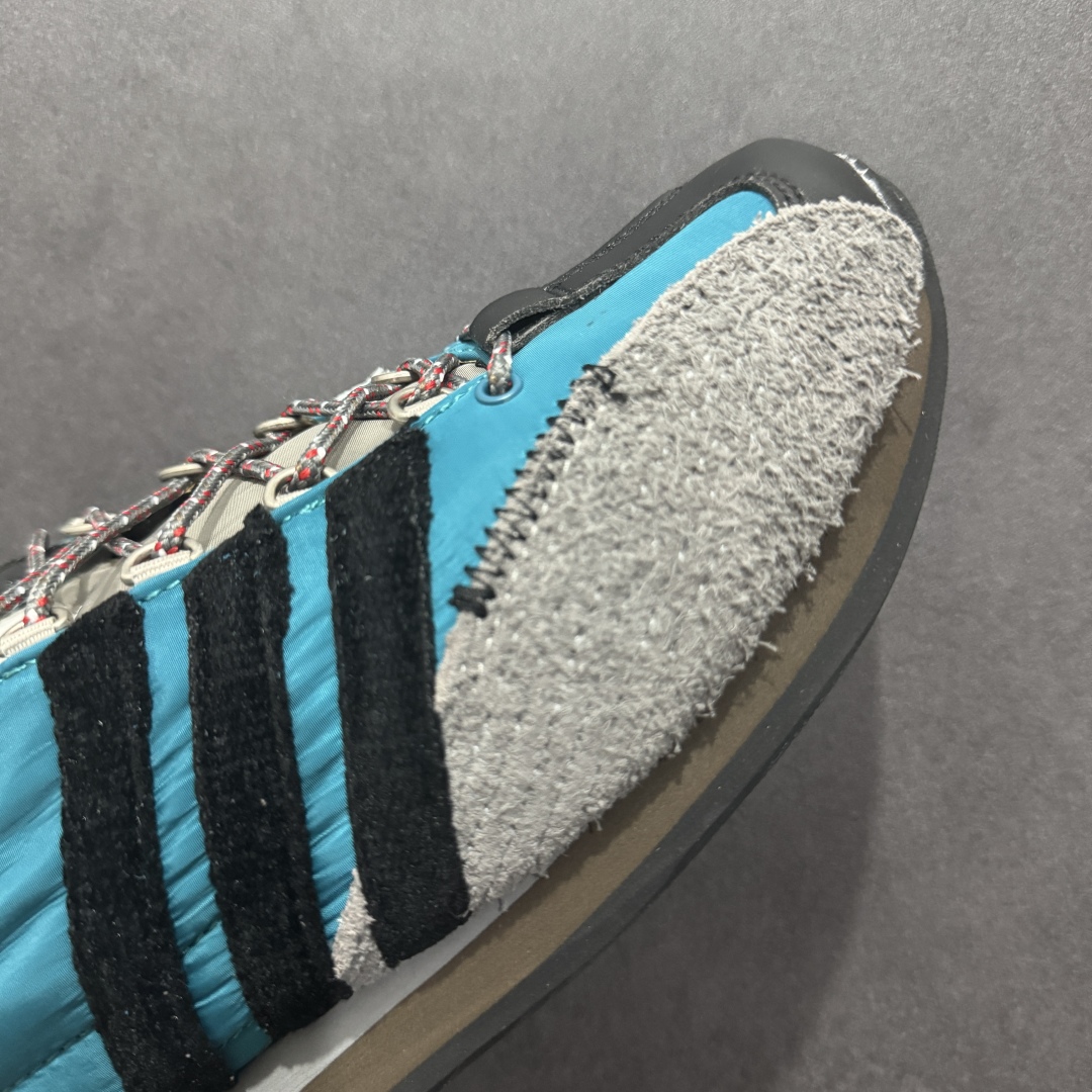 图片[5]-【纯原福利】Song for the Mute x AD Originals SFTM-003 联名款复古慢跑鞋 Originals与时装品牌Song for the Mute即将迎来第三个合作系列 这个系列主打的也是怀旧的氛围 采用了Country OG这个诞生于上世纪70年代的鞋款 尼龙和绒面革的梦幻拼接 低调而富有质感 呈现SFTM一贯的面料美学 三款不同风格的配色 亮点十足的斑点鞋带 体现怀旧主义和前卫设计无缝交织 鞋款采用了低帮的造型 方便日常穿着 同时对于外底做了处理 皮革材质和尼龙布材质的组合也更具是时代感 系列此次会推出三个配色 分别以蓝、黑、灰色为主 雾霾灰IH7519 阴阳灰ID3546 水月蓝ID3545 尺码：36 36.5 37 38 38.5 39 40 40.5 41 42 42.5 43 44 44.5 45-选品中心