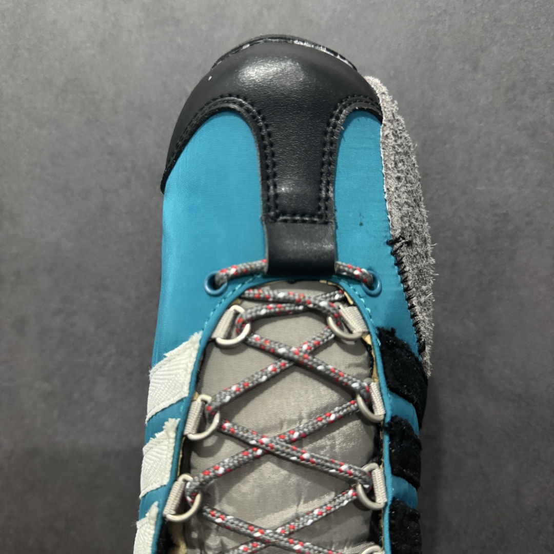 图片[8]-【纯原福利】Song for the Mute x AD Originals SFTM-003 联名款复古慢跑鞋 Originals与时装品牌Song for the Mute即将迎来第三个合作系列 这个系列主打的也是怀旧的氛围 采用了Country OG这个诞生于上世纪70年代的鞋款 尼龙和绒面革的梦幻拼接 低调而富有质感 呈现SFTM一贯的面料美学 三款不同风格的配色 亮点十足的斑点鞋带 体现怀旧主义和前卫设计无缝交织 鞋款采用了低帮的造型 方便日常穿着 同时对于外底做了处理 皮革材质和尼龙布材质的组合也更具是时代感 系列此次会推出三个配色 分别以蓝、黑、灰色为主 雾霾灰IH7519 阴阳灰ID3546 水月蓝ID3545 尺码：36 36.5 37 38 38.5 39 40 40.5 41 42 42.5 43 44 44.5 45-选品中心