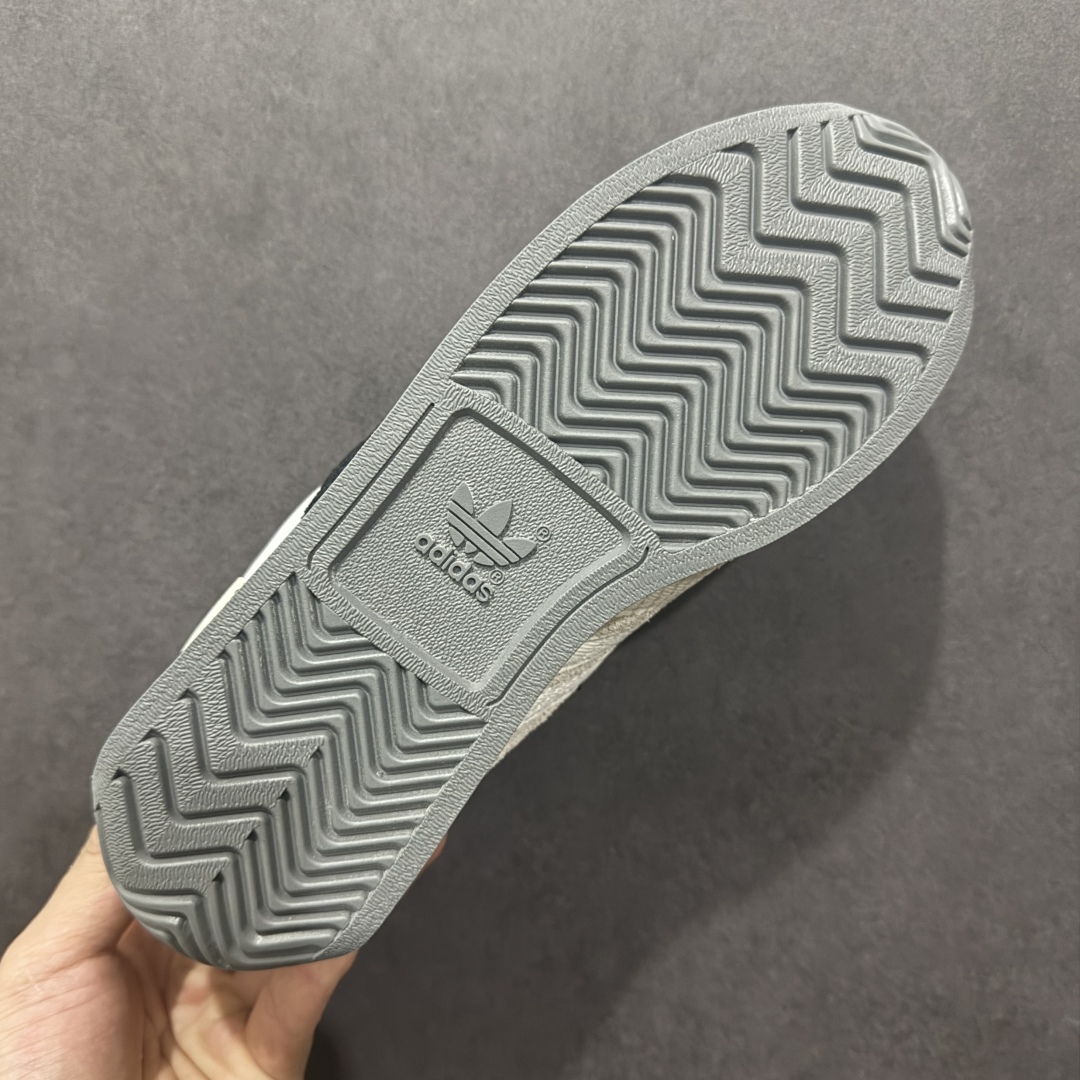 图片[9]-【纯原福利】Song for the Mute x AD Originals SFTM-003 联名款复古慢跑鞋 Originals与时装品牌Song for the Mute即将迎来第三个合作系列 这个系列主打的也是怀旧的氛围 采用了Country OG这个诞生于上世纪70年代的鞋款 尼龙和绒面革的梦幻拼接 低调而富有质感 呈现SFTM一贯的面料美学 三款不同风格的配色 亮点十足的斑点鞋带 体现怀旧主义和前卫设计无缝交织 鞋款采用了低帮的造型 方便日常穿着 同时对于外底做了处理 皮革材质和尼龙布材质的组合也更具是时代感 系列此次会推出三个配色 分别以蓝、黑、灰色为主 雾霾灰IH7519 阴阳灰ID3546 水月蓝ID3545 尺码：36 36.5 37 38 38.5 39 40 40.5 41 42 42.5 43 44 44.5 45-选品中心