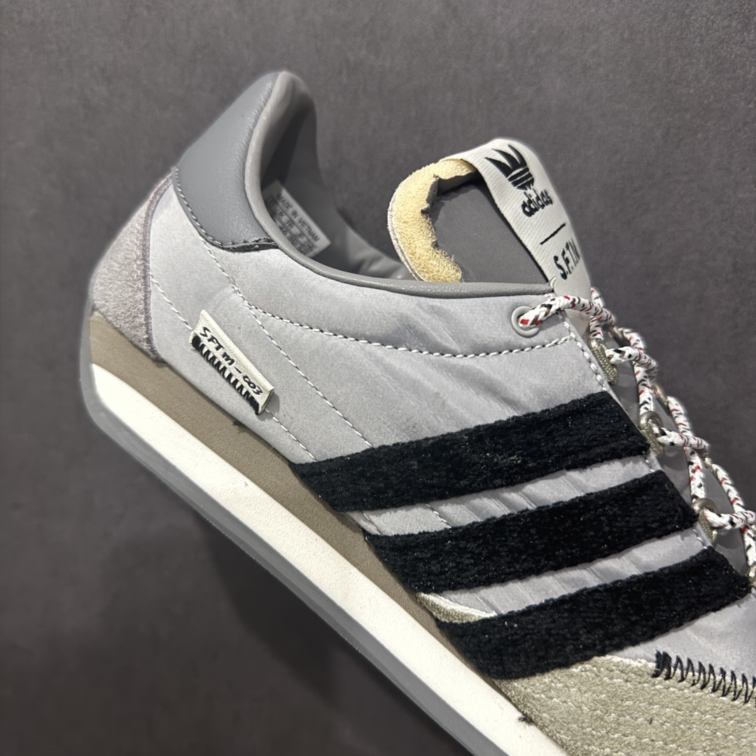 图片[6]-【纯原福利】Song for the Mute x AD Originals SFTM-003 联名款复古慢跑鞋 Originals与时装品牌Song for the Mute即将迎来第三个合作系列 这个系列主打的也是怀旧的氛围 采用了Country OG这个诞生于上世纪70年代的鞋款 尼龙和绒面革的梦幻拼接 低调而富有质感 呈现SFTM一贯的面料美学 三款不同风格的配色 亮点十足的斑点鞋带 体现怀旧主义和前卫设计无缝交织 鞋款采用了低帮的造型 方便日常穿着 同时对于外底做了处理 皮革材质和尼龙布材质的组合也更具是时代感 系列此次会推出三个配色 分别以蓝、黑、灰色为主 雾霾灰IH7519 阴阳灰ID3546 水月蓝ID3545 尺码：36 36.5 37 38 38.5 39 40 40.5 41 42 42.5 43 44 44.5 45-选品中心