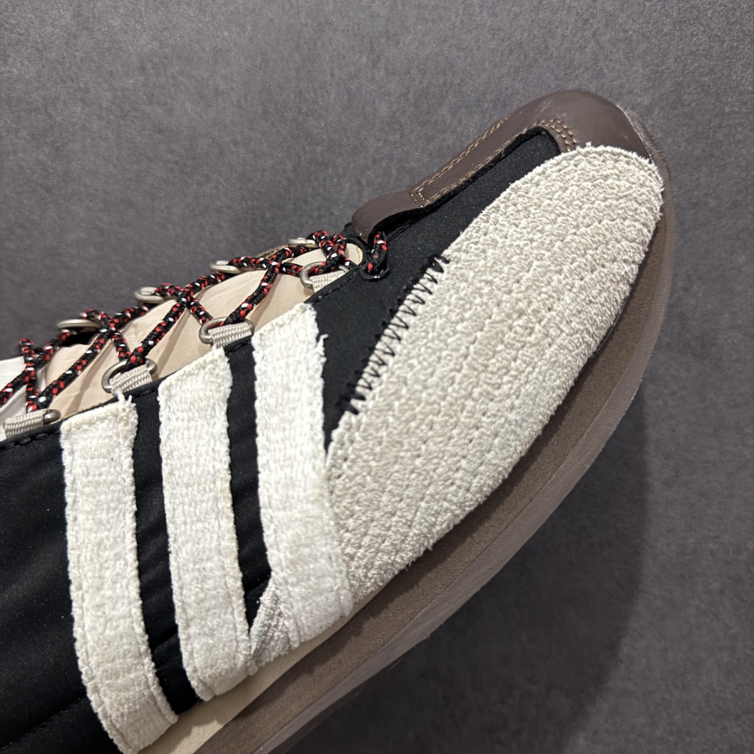 图片[5]-【纯原福利】Song for the Mute x AD Originals SFTM-003 联名款复古慢跑鞋 Originals与时装品牌Song for the Mute即将迎来第三个合作系列 这个系列主打的也是怀旧的氛围 采用了Country OG这个诞生于上世纪70年代的鞋款 尼龙和绒面革的梦幻拼接 低调而富有质感 呈现SFTM一贯的面料美学 三款不同风格的配色 亮点十足的斑点鞋带 体现怀旧主义和前卫设计无缝交织 鞋款采用了低帮的造型 方便日常穿着 同时对于外底做了处理 皮革材质和尼龙布材质的组合也更具是时代感 系列此次会推出三个配色 分别以蓝、黑、灰色为主 雾霾灰IH7519 阴阳灰ID3546 水月蓝ID3545 尺码：36 36.5 37 38 38.5 39 40 40.5 41 42 42.5 43 44 44.5 45-选品中心